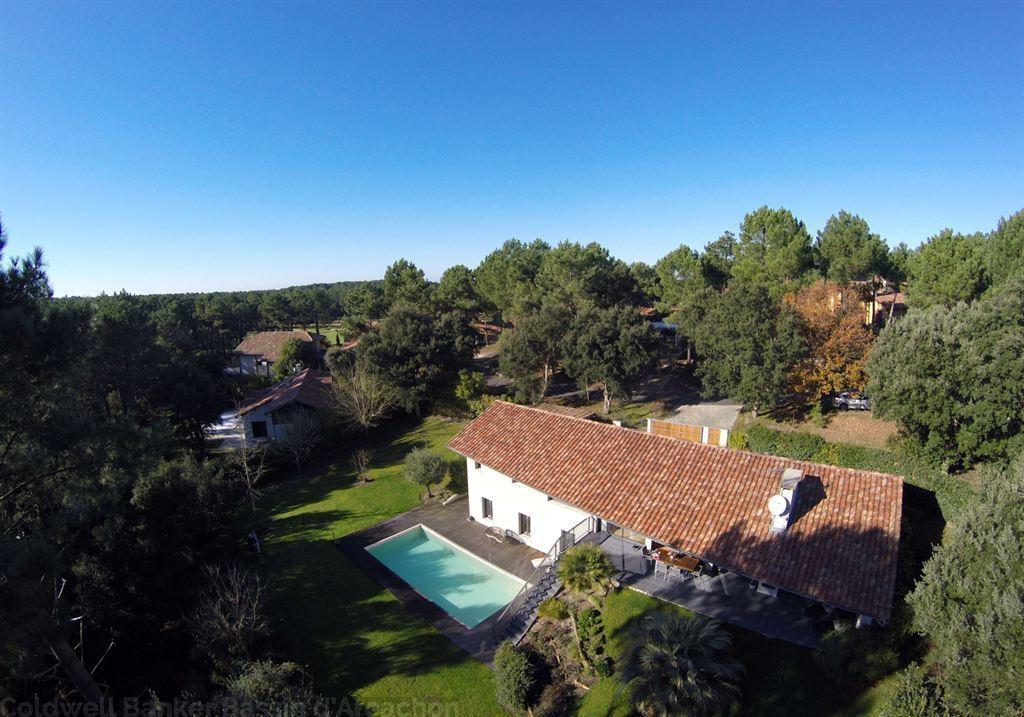 Belle villa d'architecte avec piscine sur le golf à pied de la plage à vendre MOLIETS ET MAA