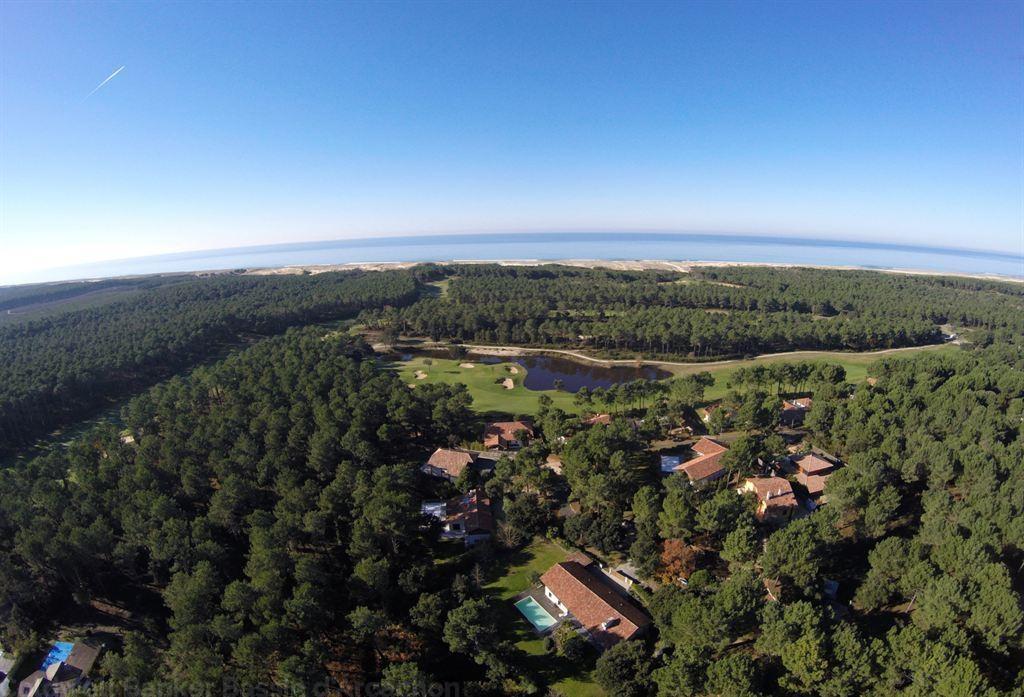 Belle villa d'architecte avec piscine sur le golf à pied de la plage à vendre MOLIETS ET MAA
