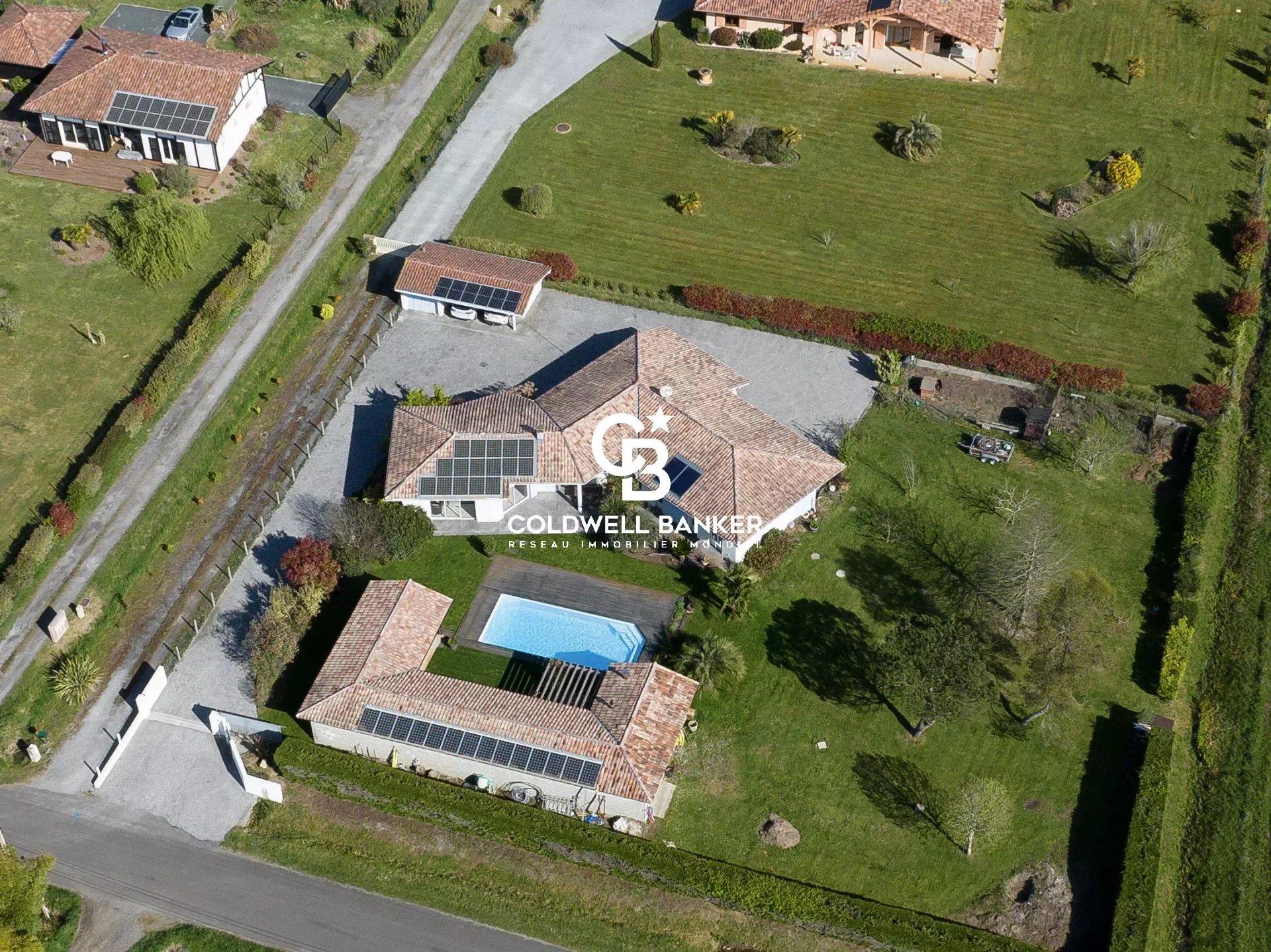 Propriété avec piscine et terrain de 3000 m² à proximité de l’océan Soustons