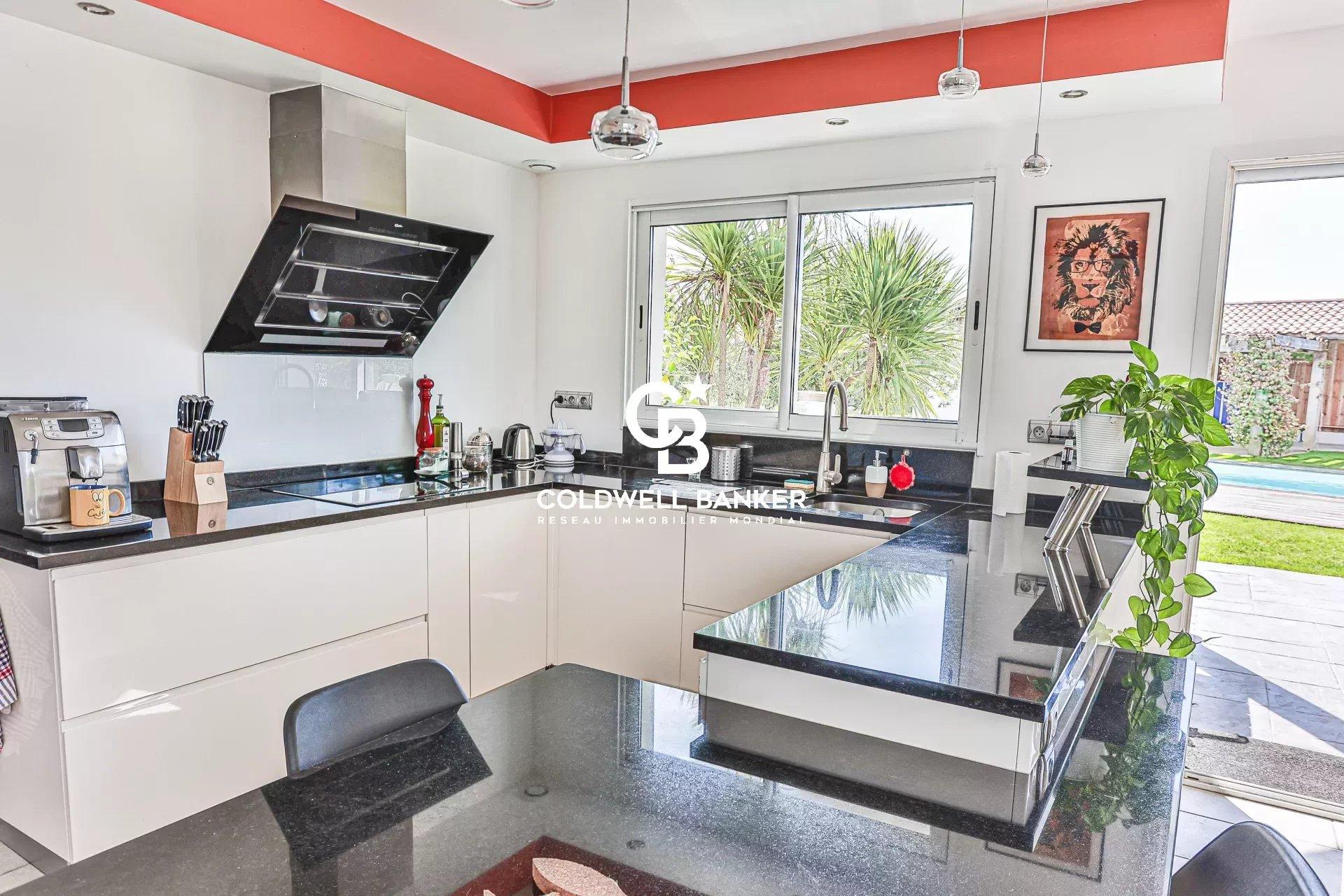 Propriété avec piscine et terrain de 3000 m² à proximité de l’océan Soustons