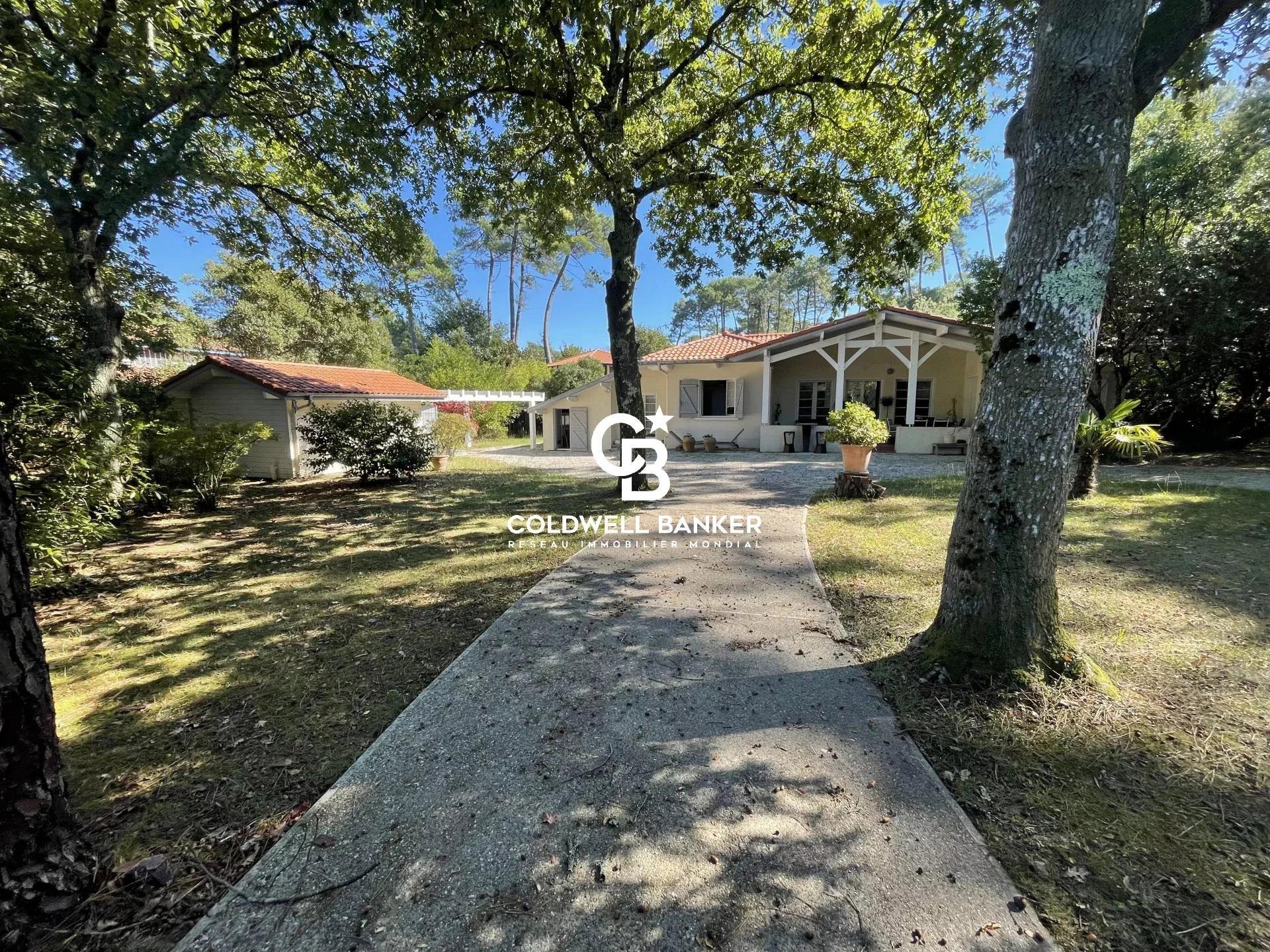 Villa familiale à Hossegor avec plusieurs dépendances à vendre, golf et centre ville à pied