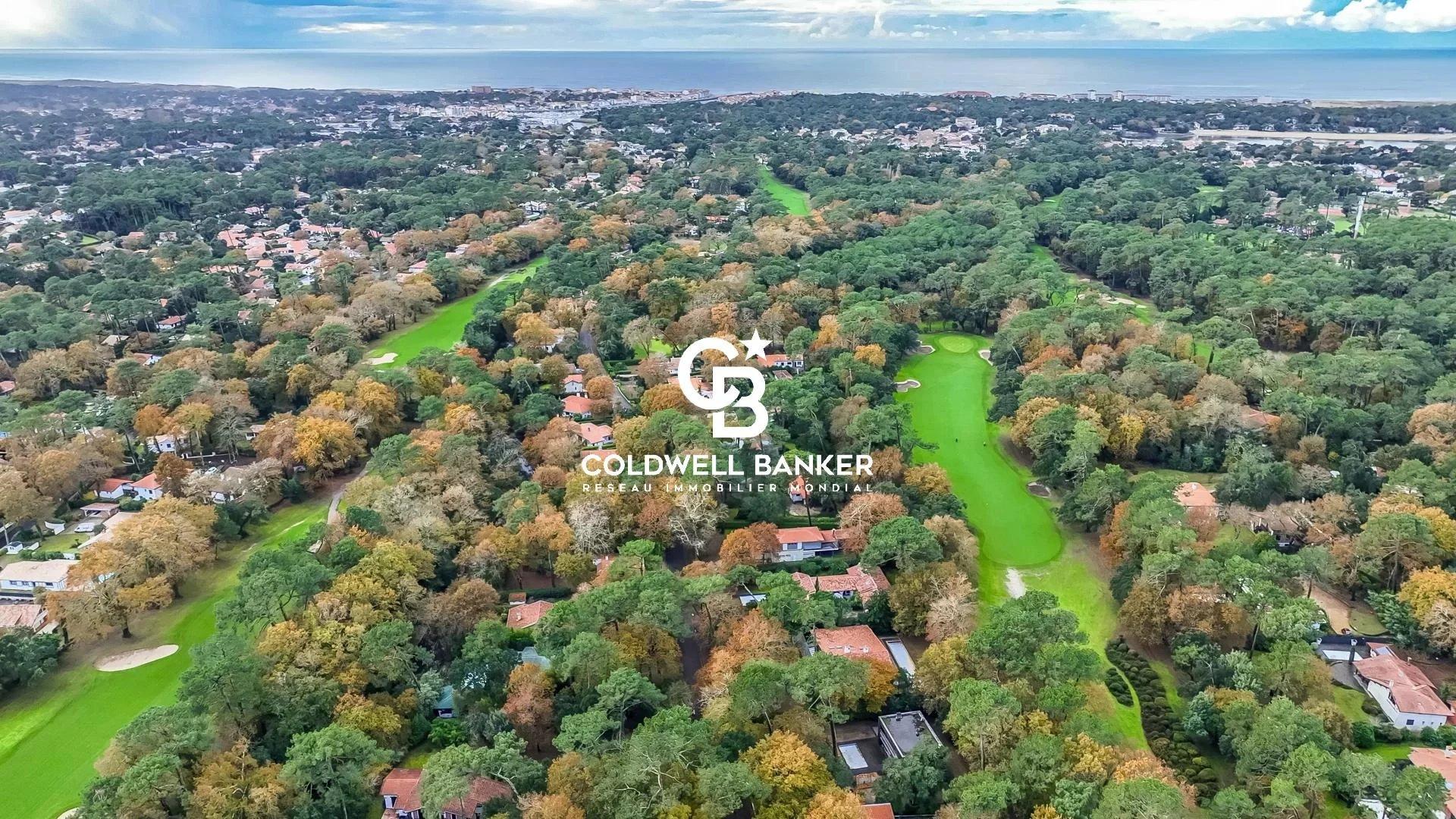 Villa familiale à Hossegor avec plusieurs dépendances à vendre, golf et centre ville à pied
