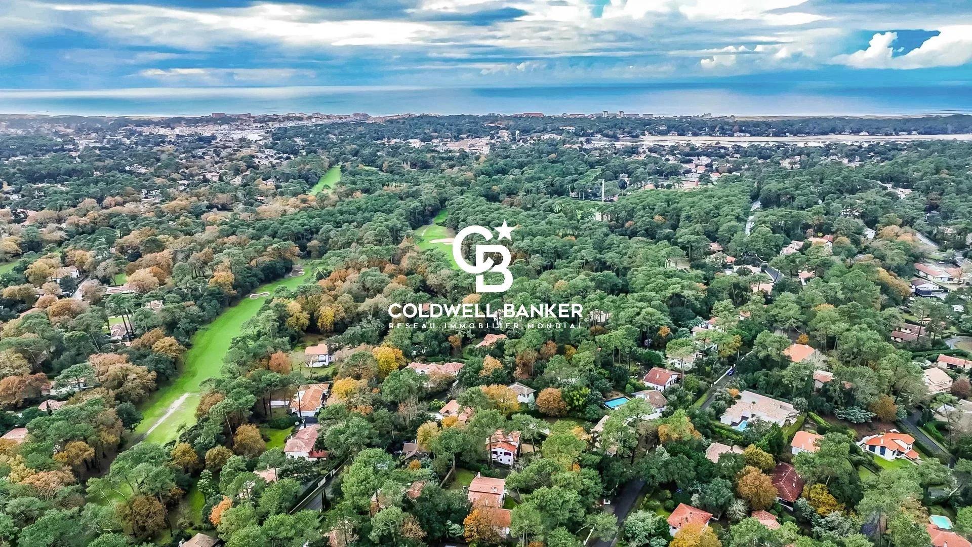 Villa familiale à Hossegor avec plusieurs dépendances à vendre, golf et centre ville à pied