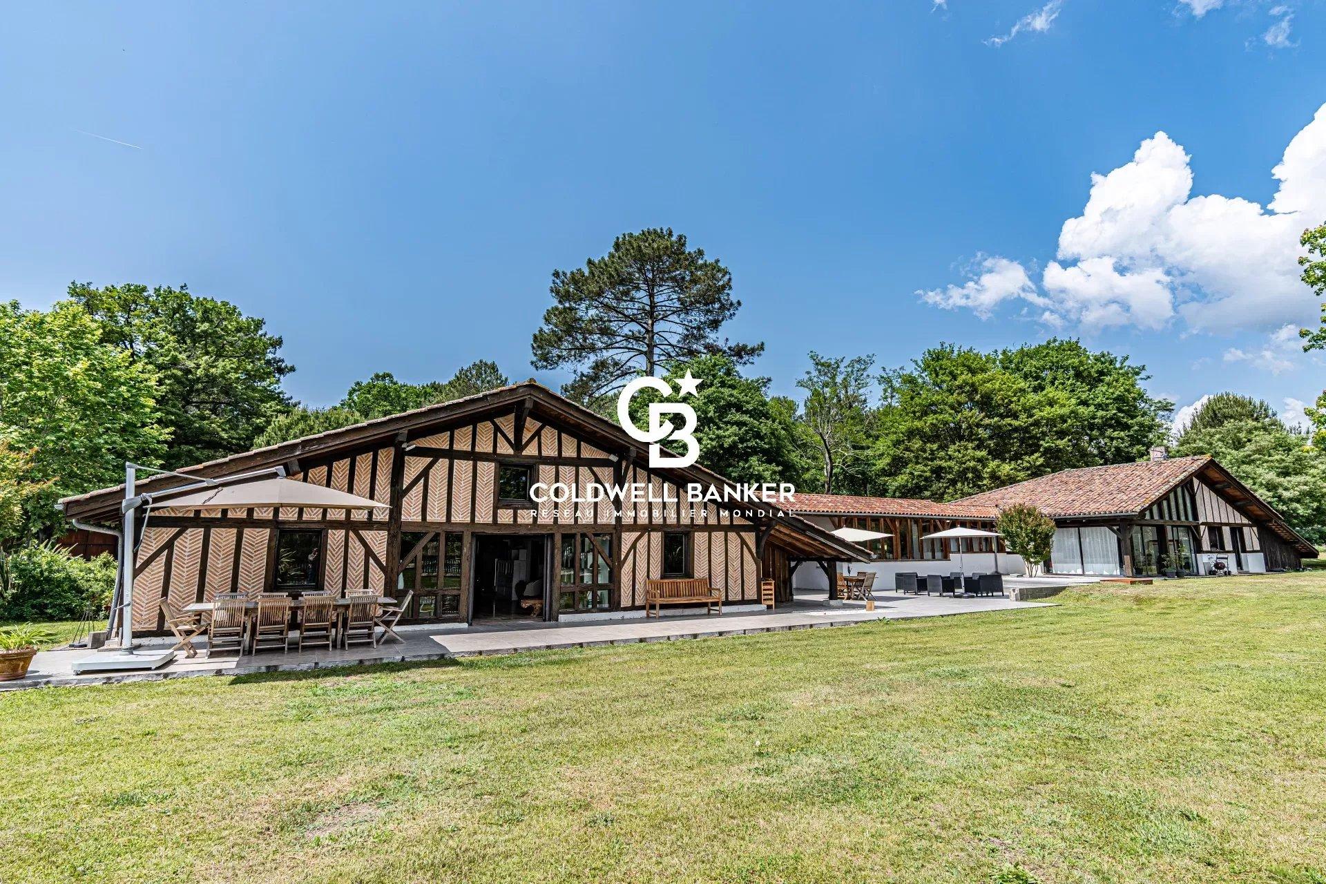 Propriété familiale sur un parc de 6500 m² avec piscine et terrain de tennis à vendre à Saint-Geours-de-Maremne