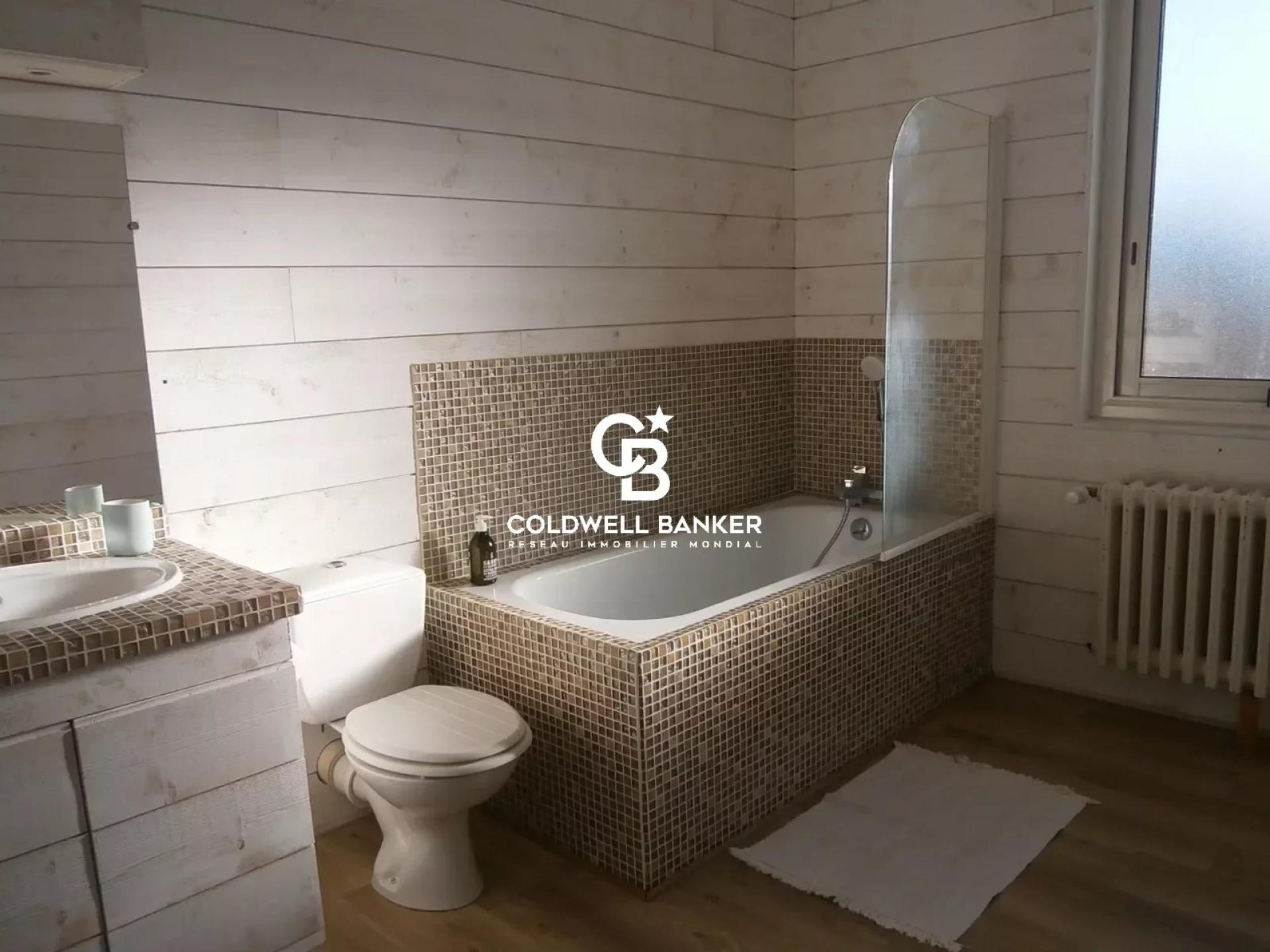Spacieuse maison rénovée avec piscine et grand terrain proche du lac de Soustons à vendre