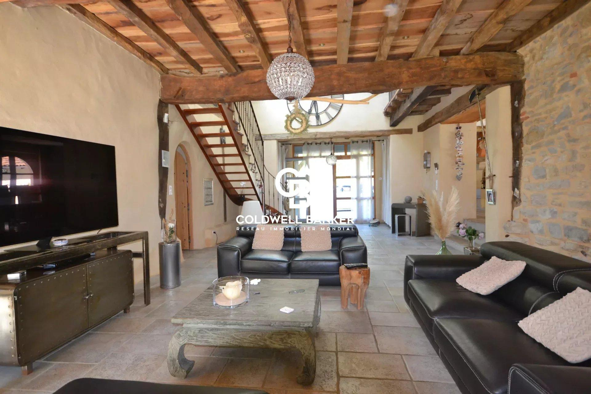 Ferme moderne rénovée avec 2 habitations sur 4 hectares à Biaudos