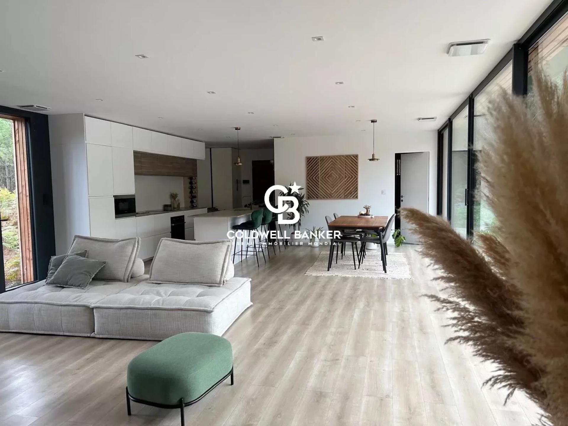 Villa contemporaine en bois avec piscine au cœur de la forêt - Mano