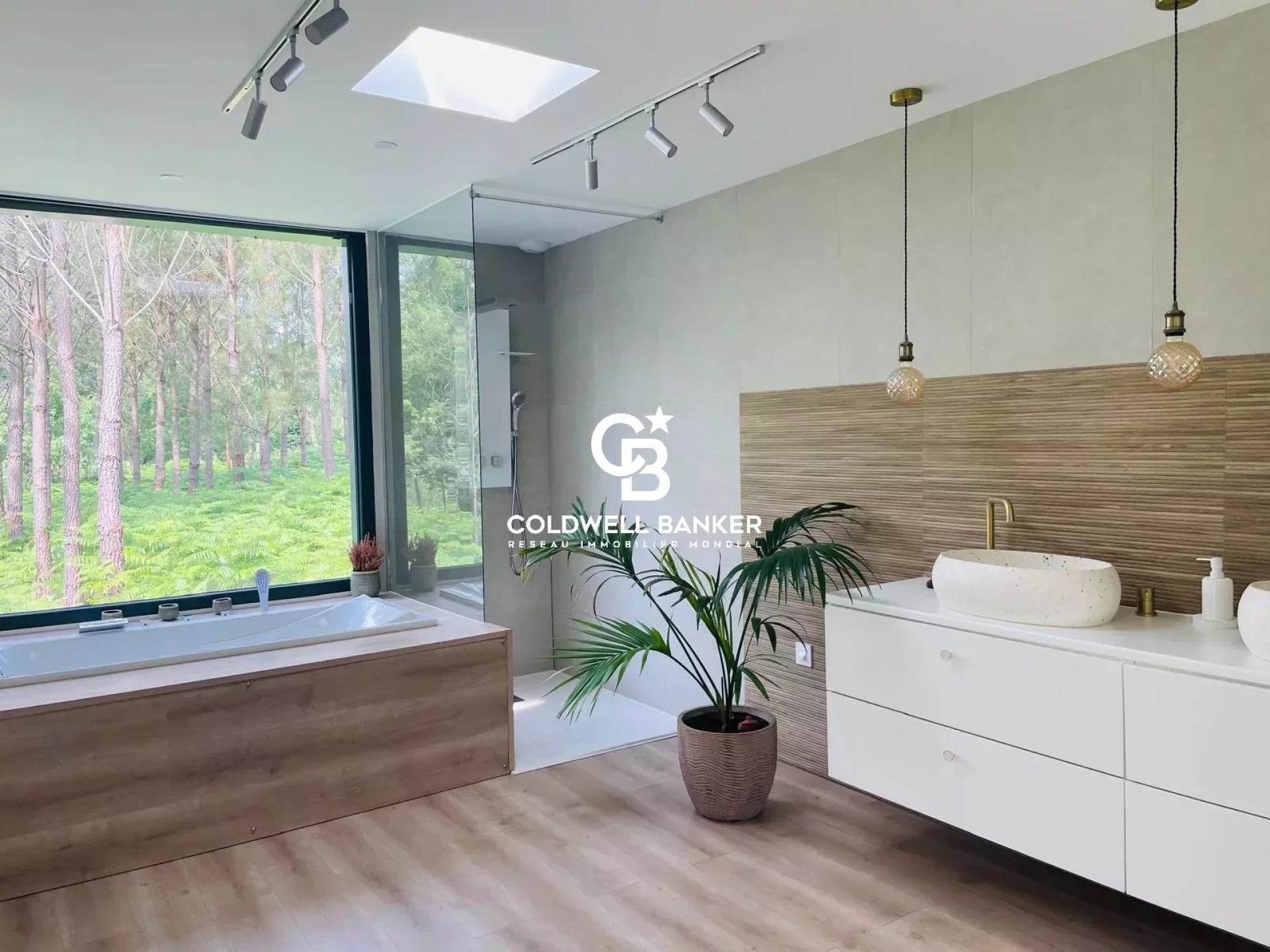 Villa contemporaine en bois avec piscine au cœur de la forêt - Mano