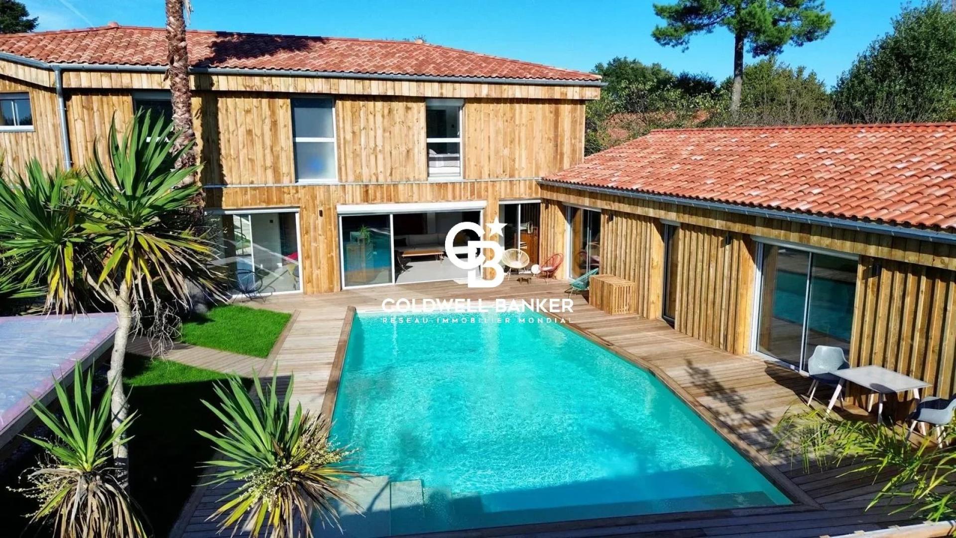 Villa à vendre à Seignosse -  contemporaine 240 m², avec piscine et studio indépendant