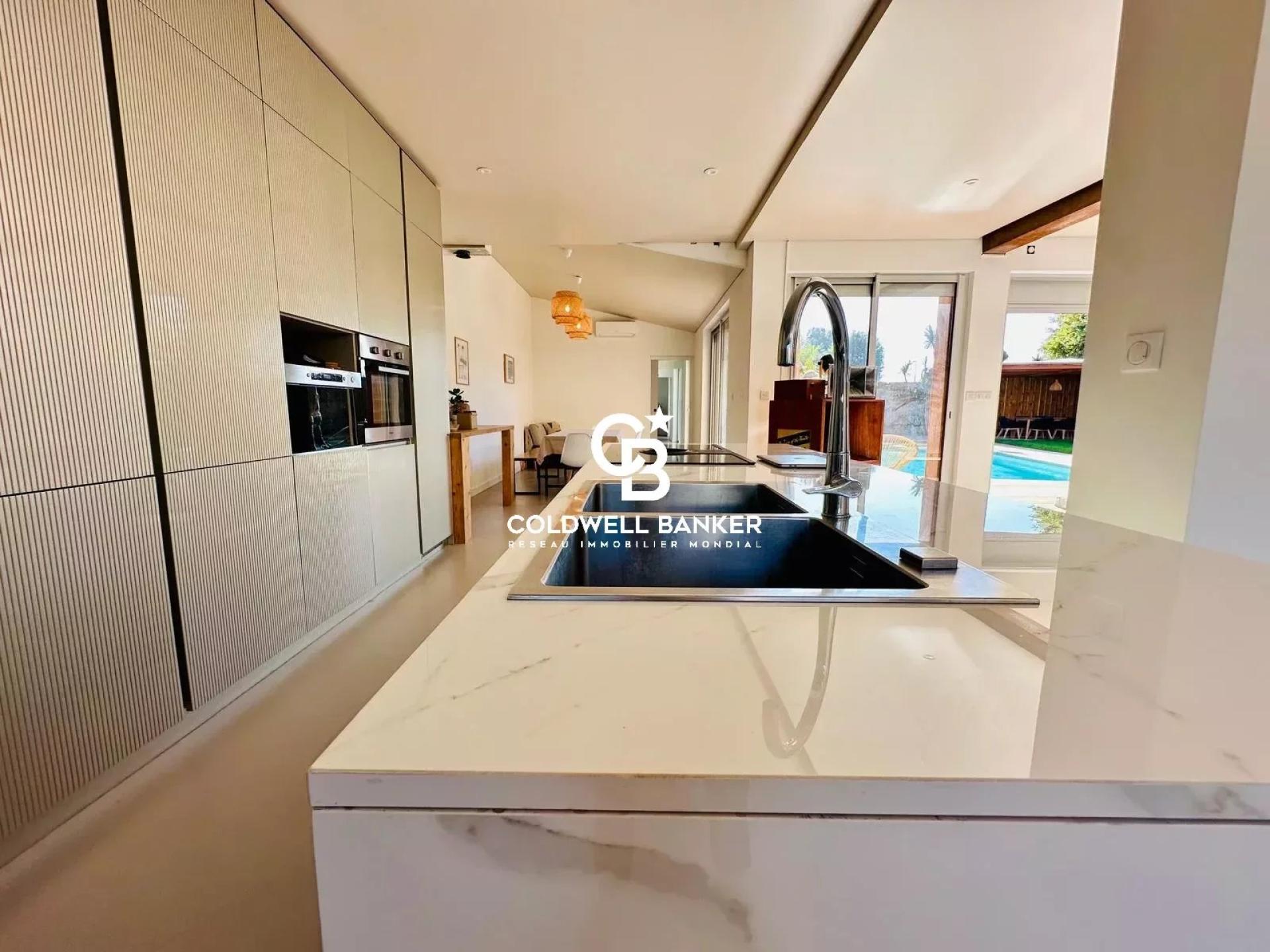 Villa à vendre à Seignosse -  contemporaine 240 m², avec piscine et studio indépendant