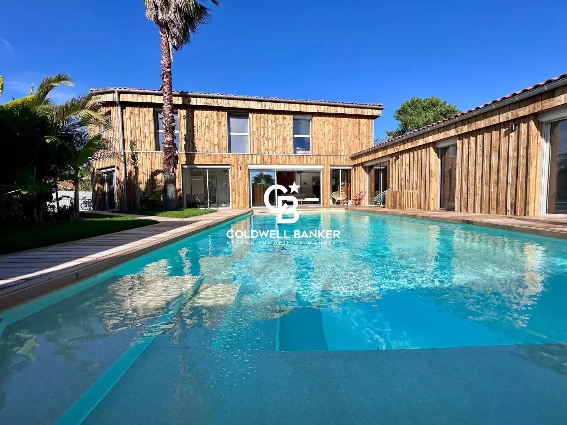 Villa à vendre à Seignosse -  contemporaine 240 m², avec piscine et studio indépendant