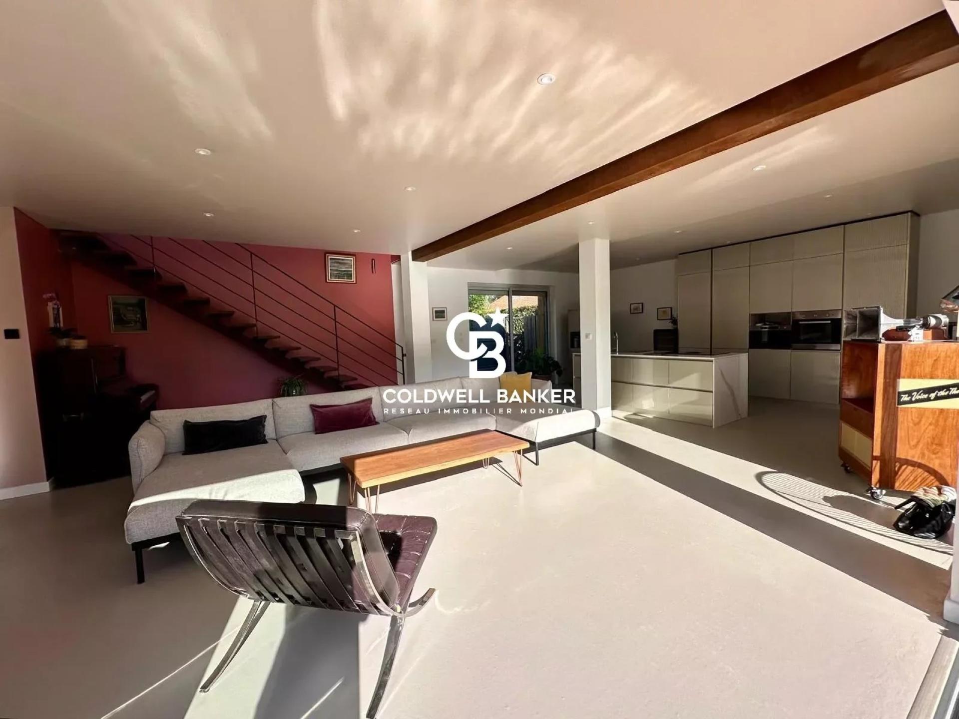 Villa à vendre à Seignosse -  contemporaine 240 m², avec piscine et studio indépendant