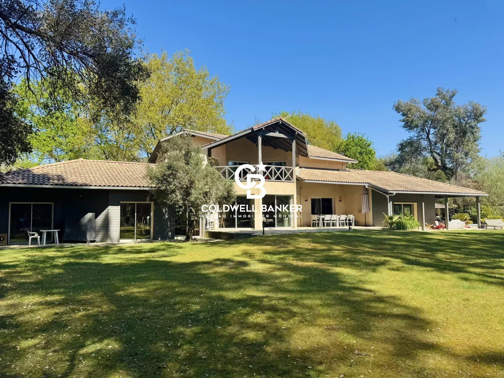 Villa à vendre à Capbreton - avec piscine, proche plage, lac et golf d'Hossegor