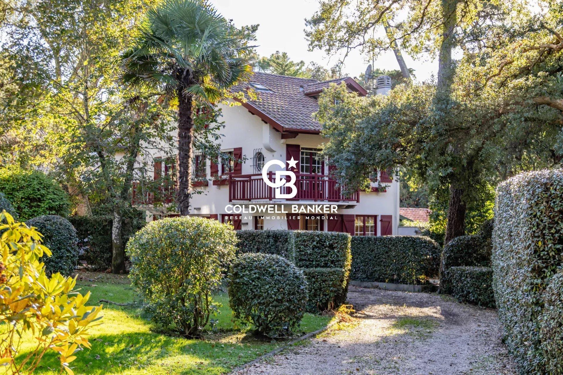 Maison à vendre à Hossegor – propriété entre canal et océan sur grand terrain arboré
