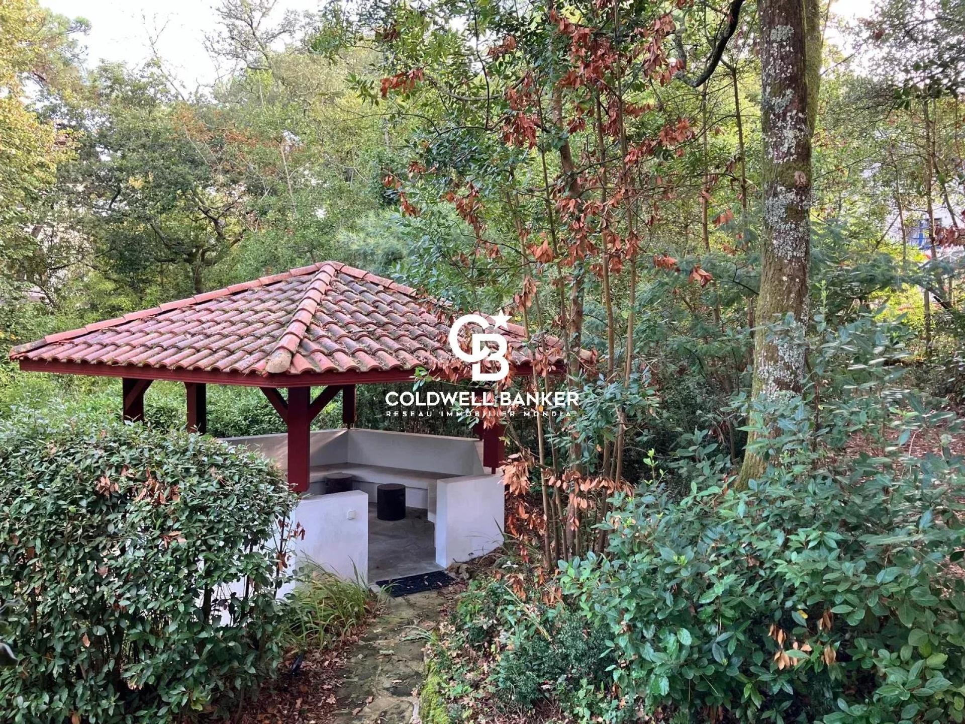 Maison à vendre à Hossegor – propriété entre canal et océan sur grand terrain arboré