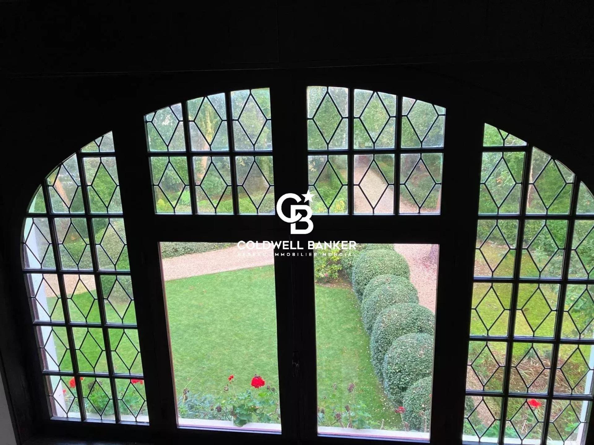 Maison à vendre à Hossegor – propriété entre canal et océan sur grand terrain arboré