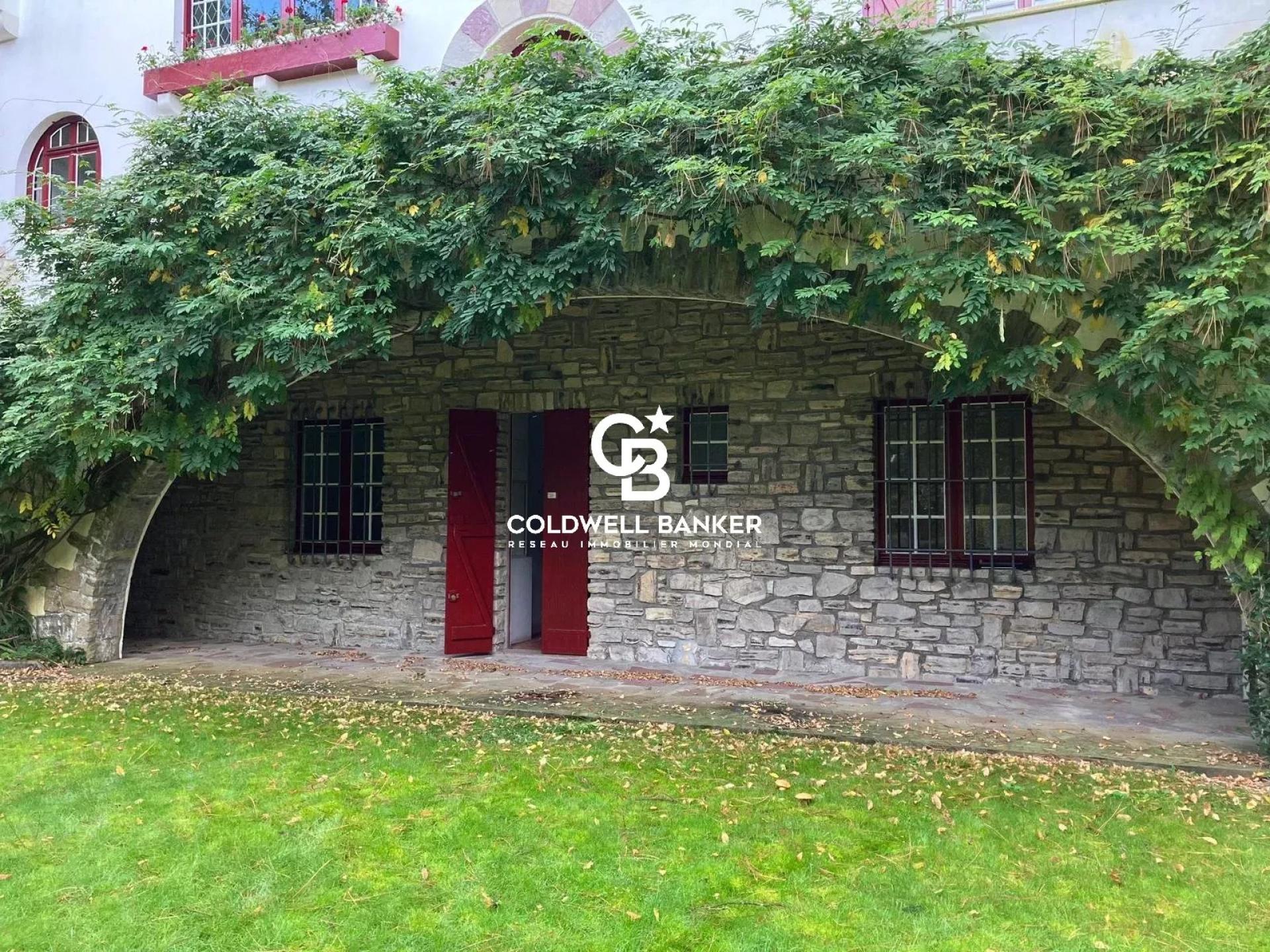Maison à vendre à Hossegor – propriété entre canal et océan sur grand terrain arboré