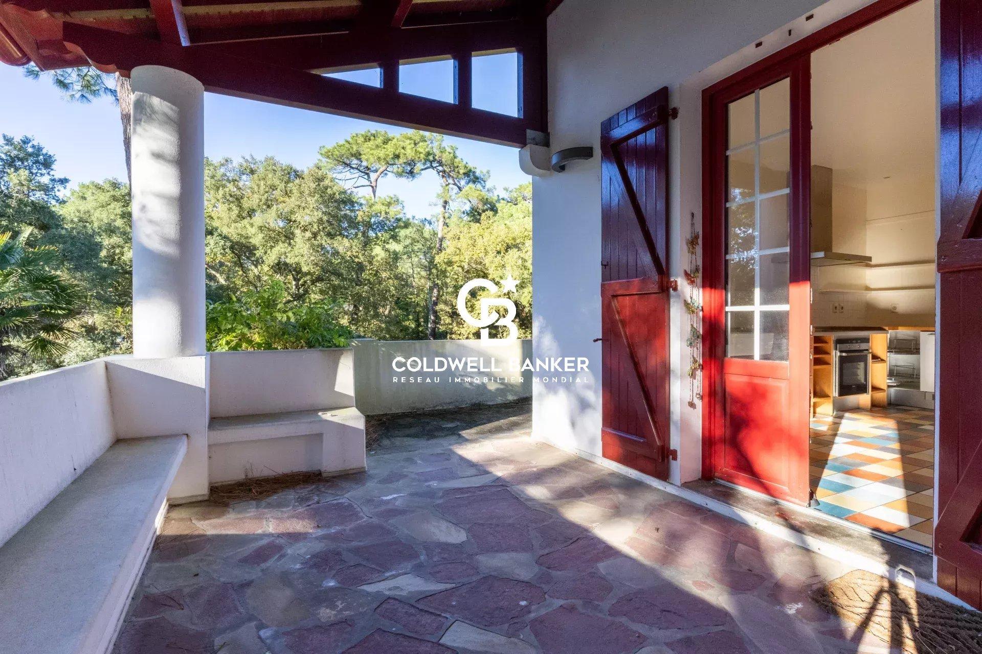 Maison à vendre à Hossegor – propriété entre canal et océan sur grand terrain arboré