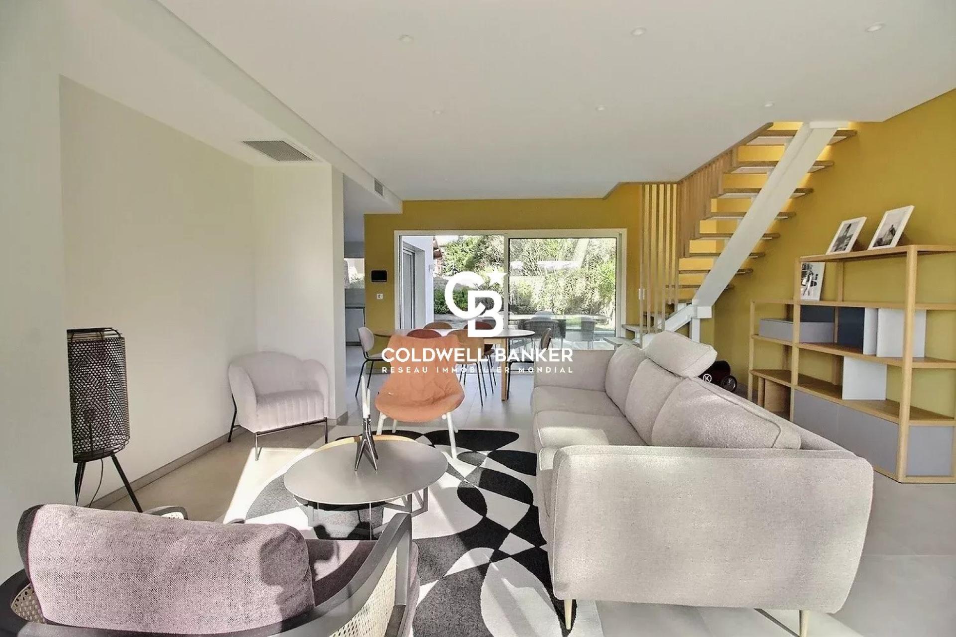 Villa contemporaine à vendre à Hossegor - prestations haut de gamme, piscine, plage à 100 mètres