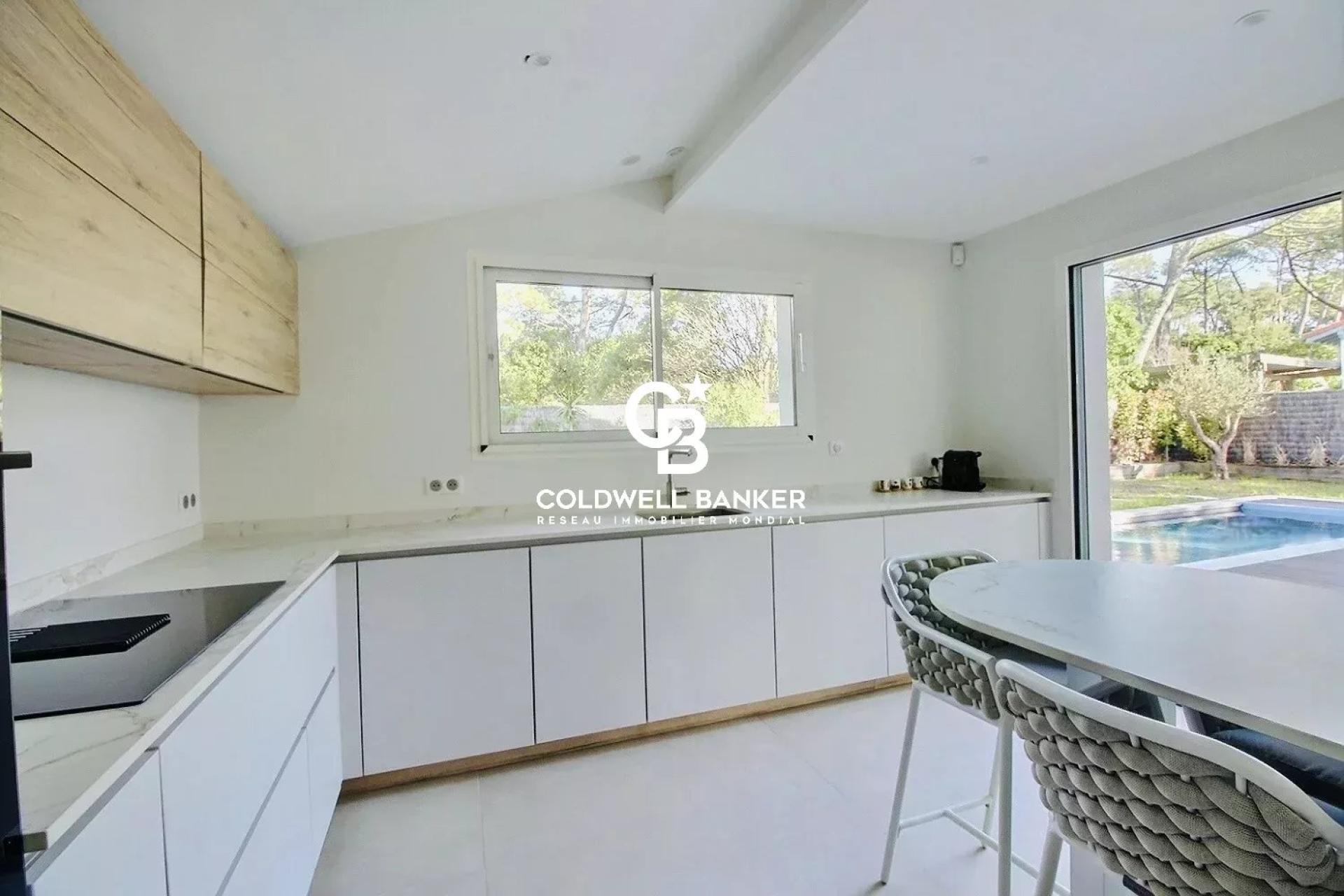 Villa contemporaine à vendre à Hossegor - prestations haut de gamme, piscine, plage à 100 mètres