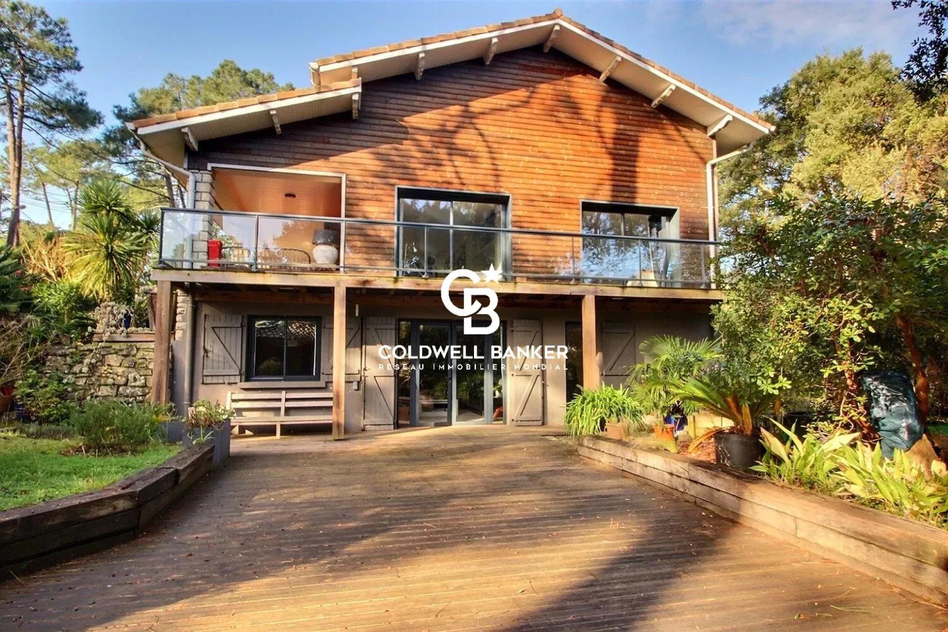 Villa d'exception à vendre entre lac et océan à Hossegor - 200 m2, 6 chambres, grand jardin et terrasses