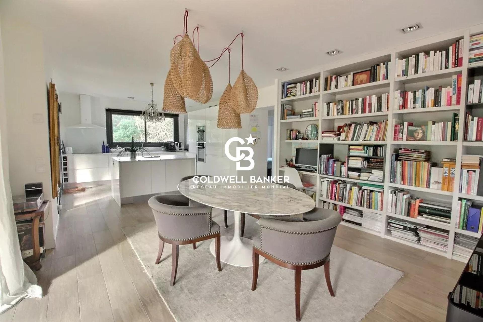 Villa d'exception à vendre entre lac et océan à Hossegor - 200 m2, 6 chambres, grand jardin et terrasses