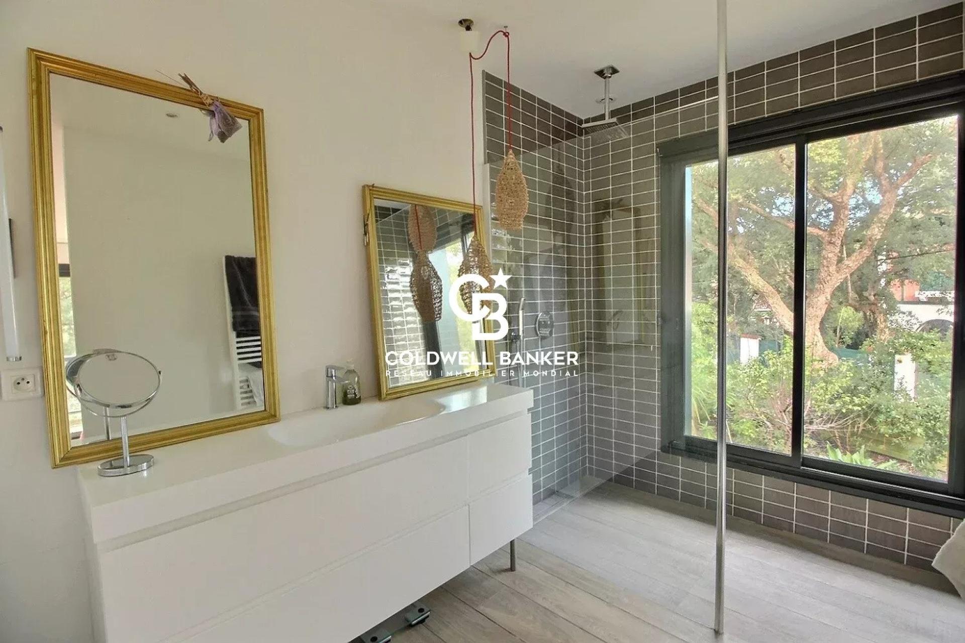Villa d'exception à vendre entre lac et océan à Hossegor - 200 m2, 6 chambres, grand jardin et terrasses