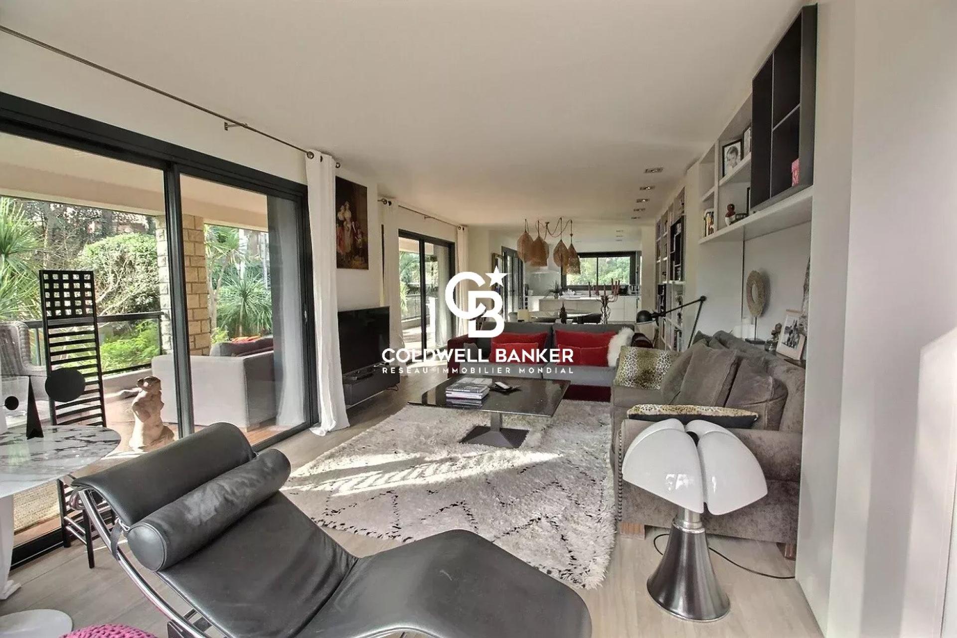 Villa d'exception à vendre entre lac et océan à Hossegor - 200 m2, 6 chambres, grand jardin et terrasses