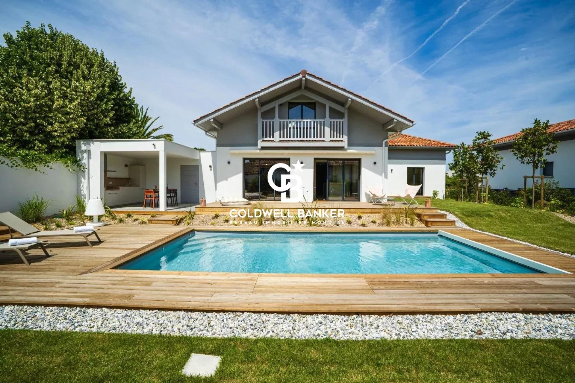 Maison à vendre à Anglet - propriété de prestige avec piscine et grand garage