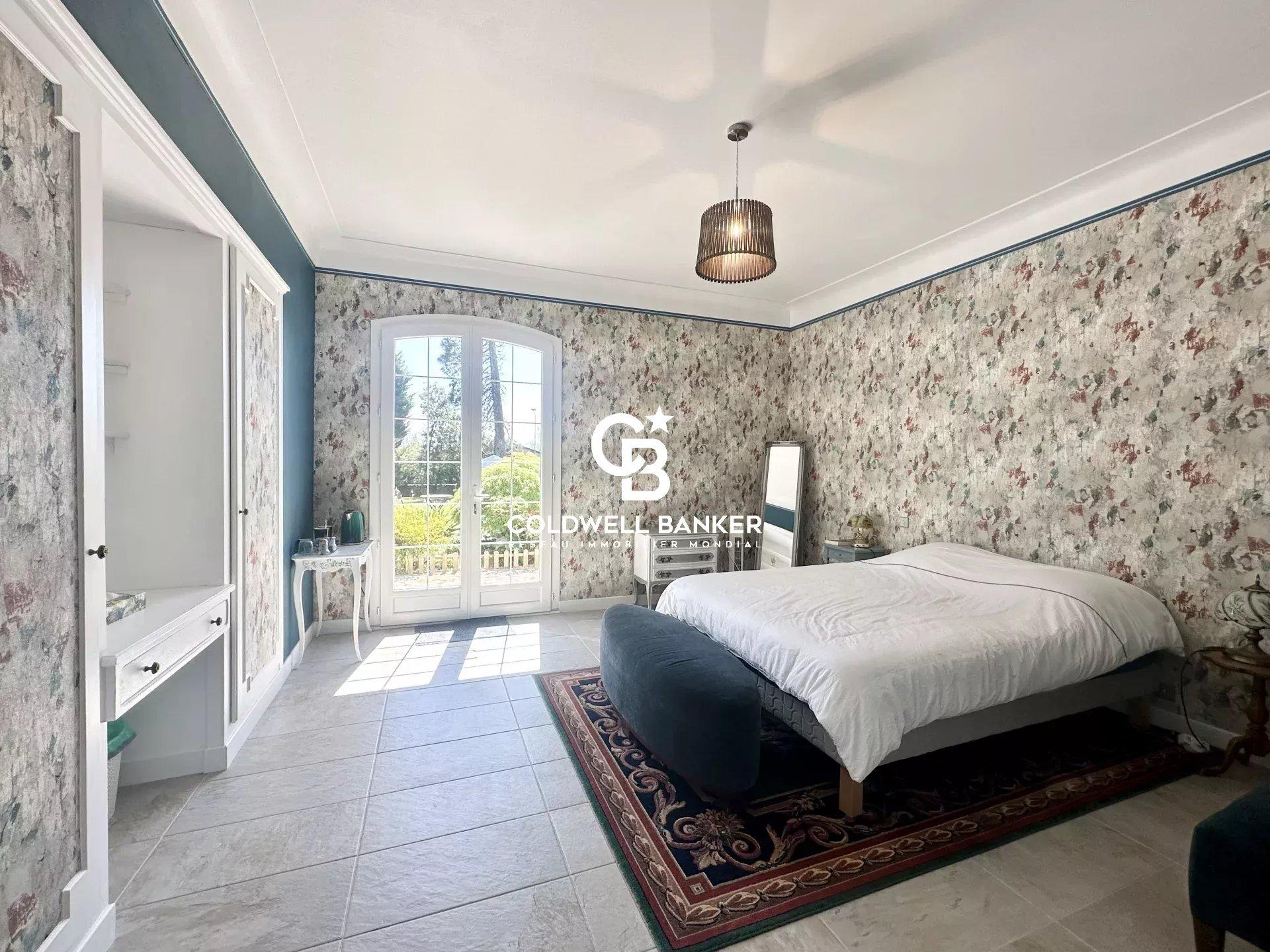 Maison à vendre à Dax - demeure de 450 m², rénovée, 3 appartements et parc arboré