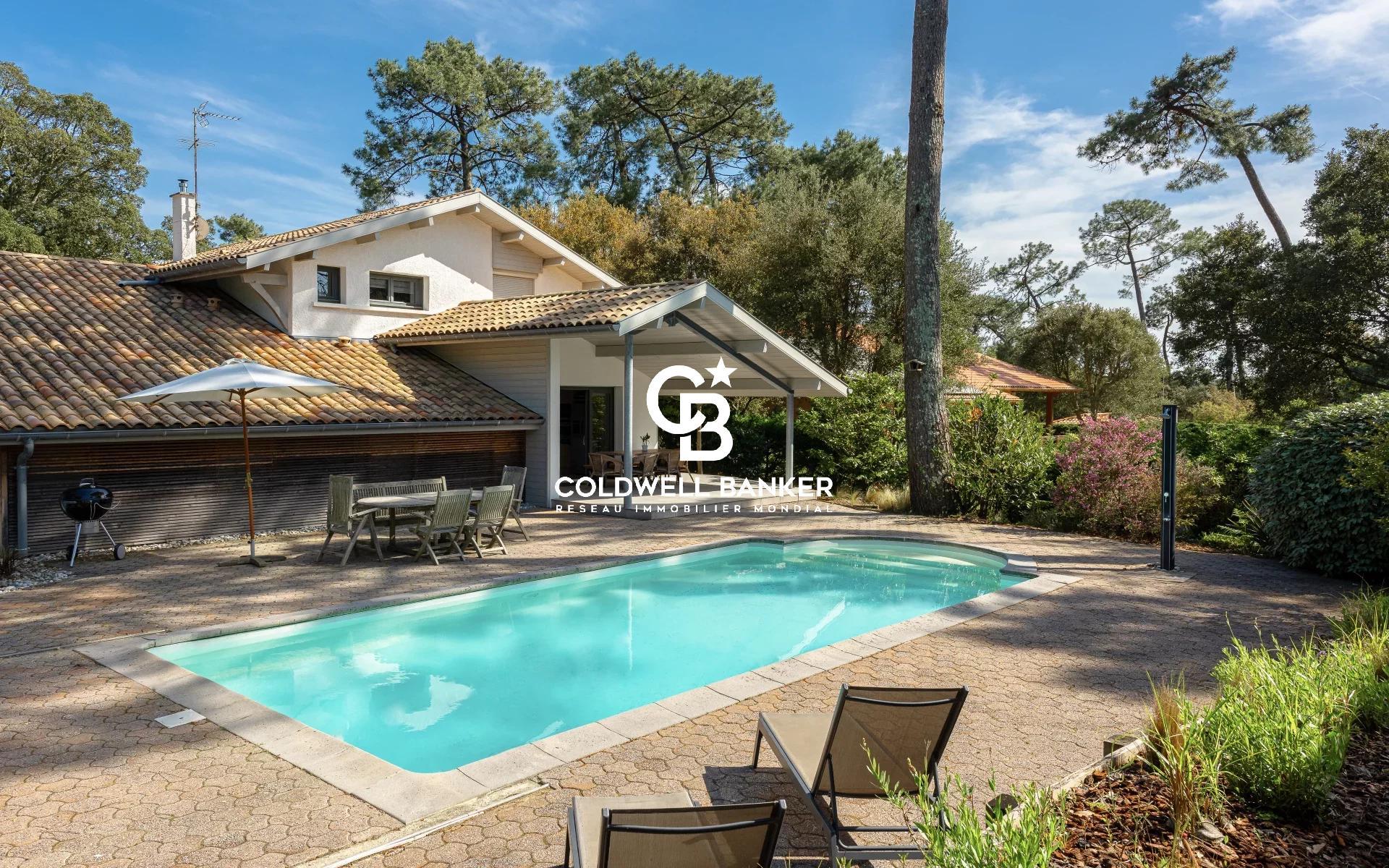 Maison à vendre à Hossegor - 180 m², piscine chauffée, 4 chambres, terrain 1 500 m²