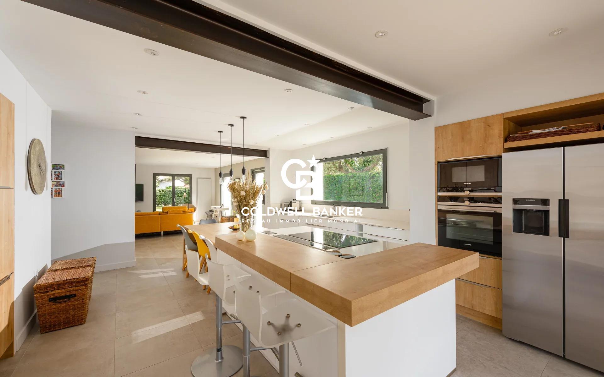 Maison à vendre à Hossegor - 180 m², piscine chauffée, 4 chambres, terrain 1 500 m²