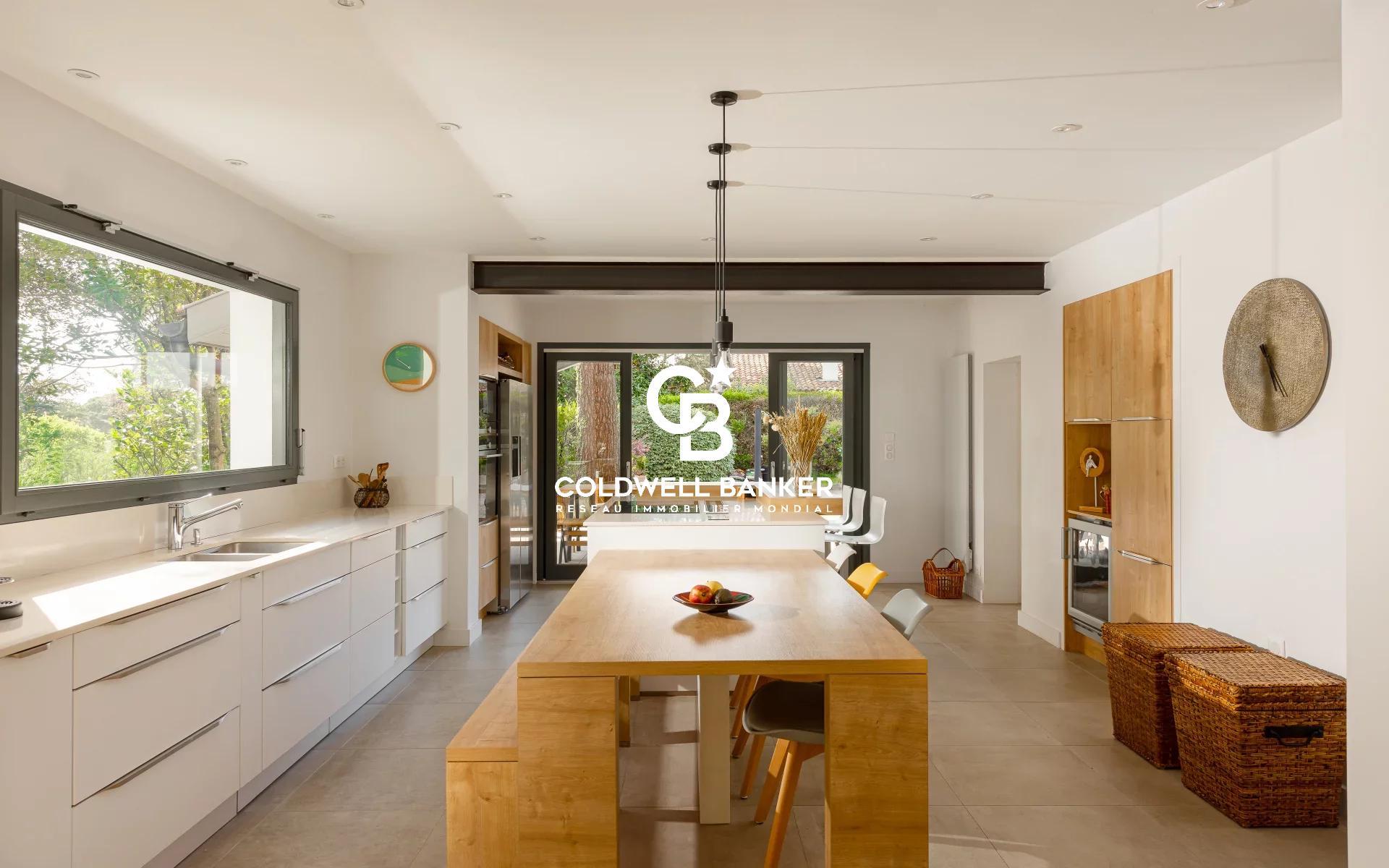 Maison à vendre à Hossegor - 180 m², piscine chauffée, 4 chambres, terrain 1 500 m²