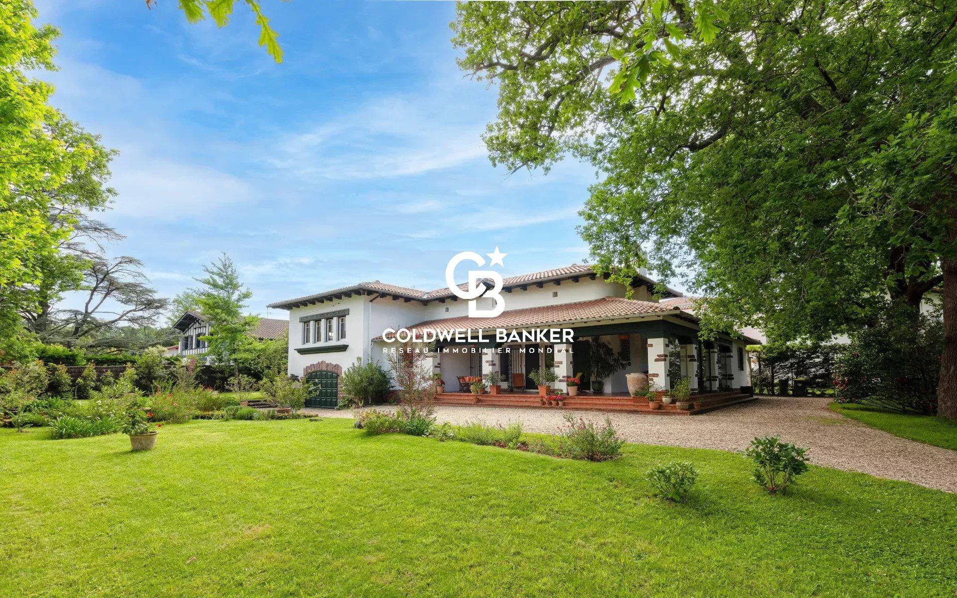 Offres de villas de luxe avec accès direct à la plage Tosse