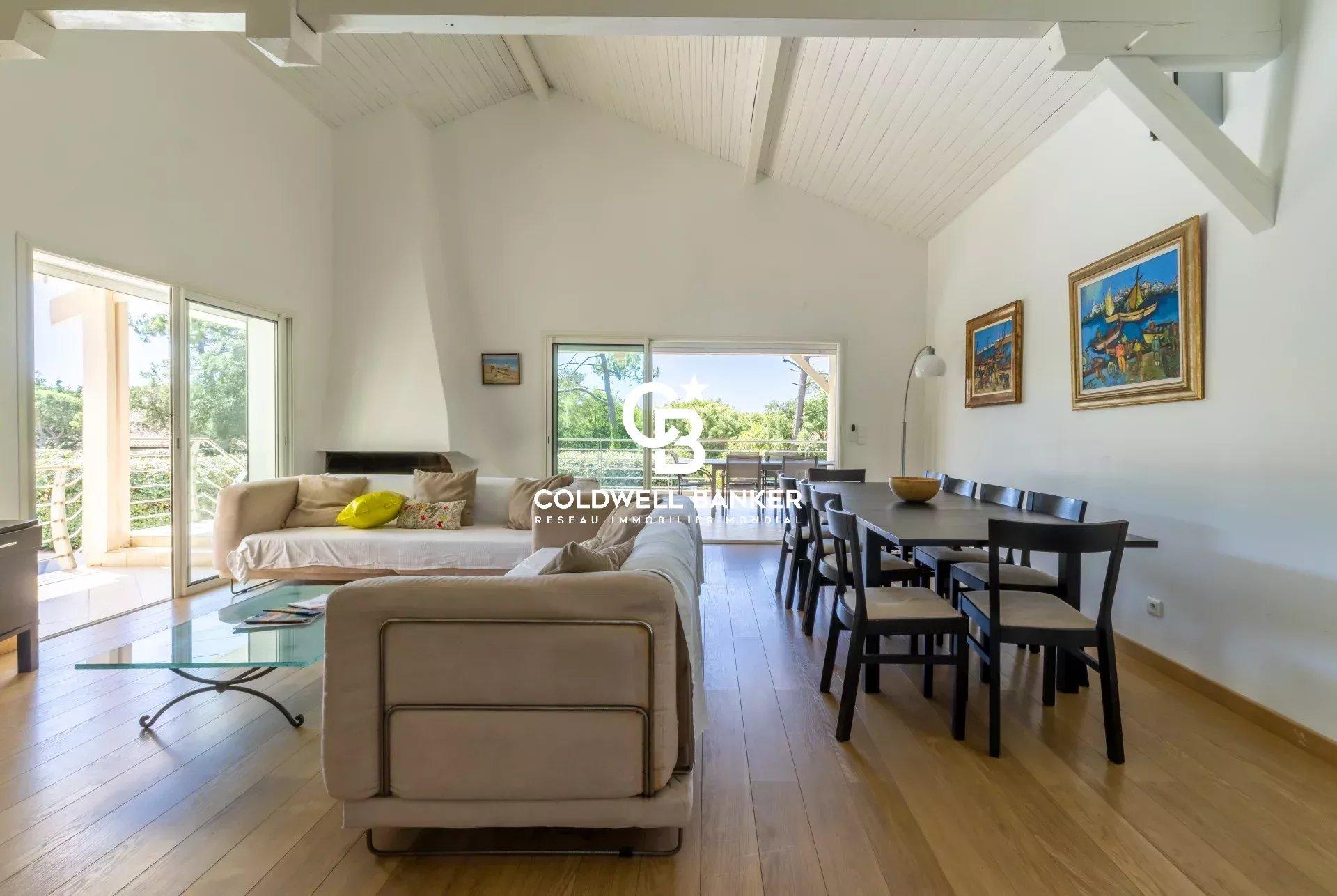 Maison à vendre à Hossegor - villa T6 avec piscine, entre lac et océan