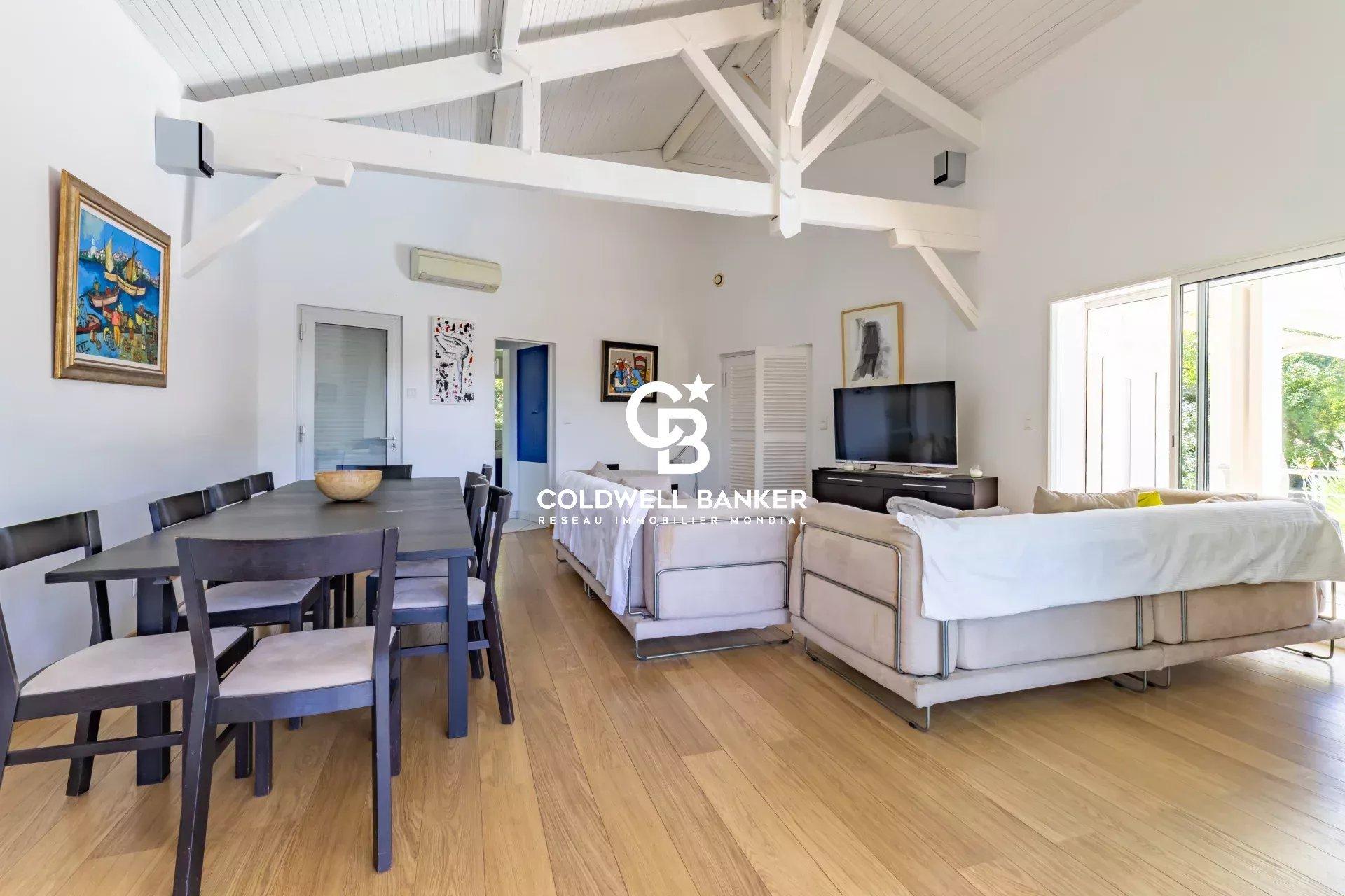 Maison à vendre à Hossegor - villa T6 avec piscine, entre lac et océan