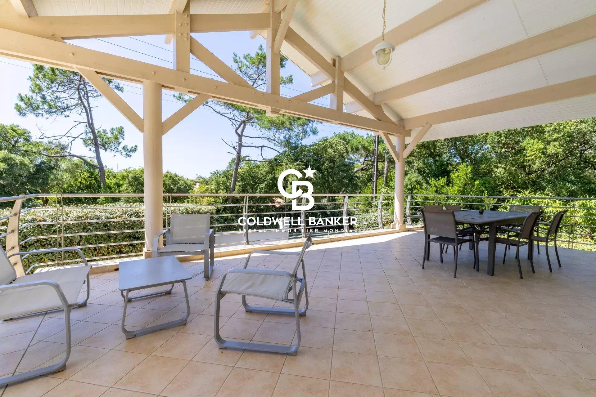 Maison à vendre à Hossegor - villa T6 avec piscine, entre lac et océan