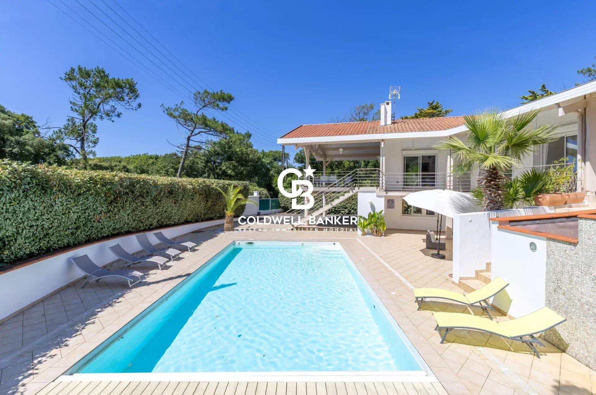 Maison à vendre à Hossegor - villa T6 avec piscine, entre lac et océan