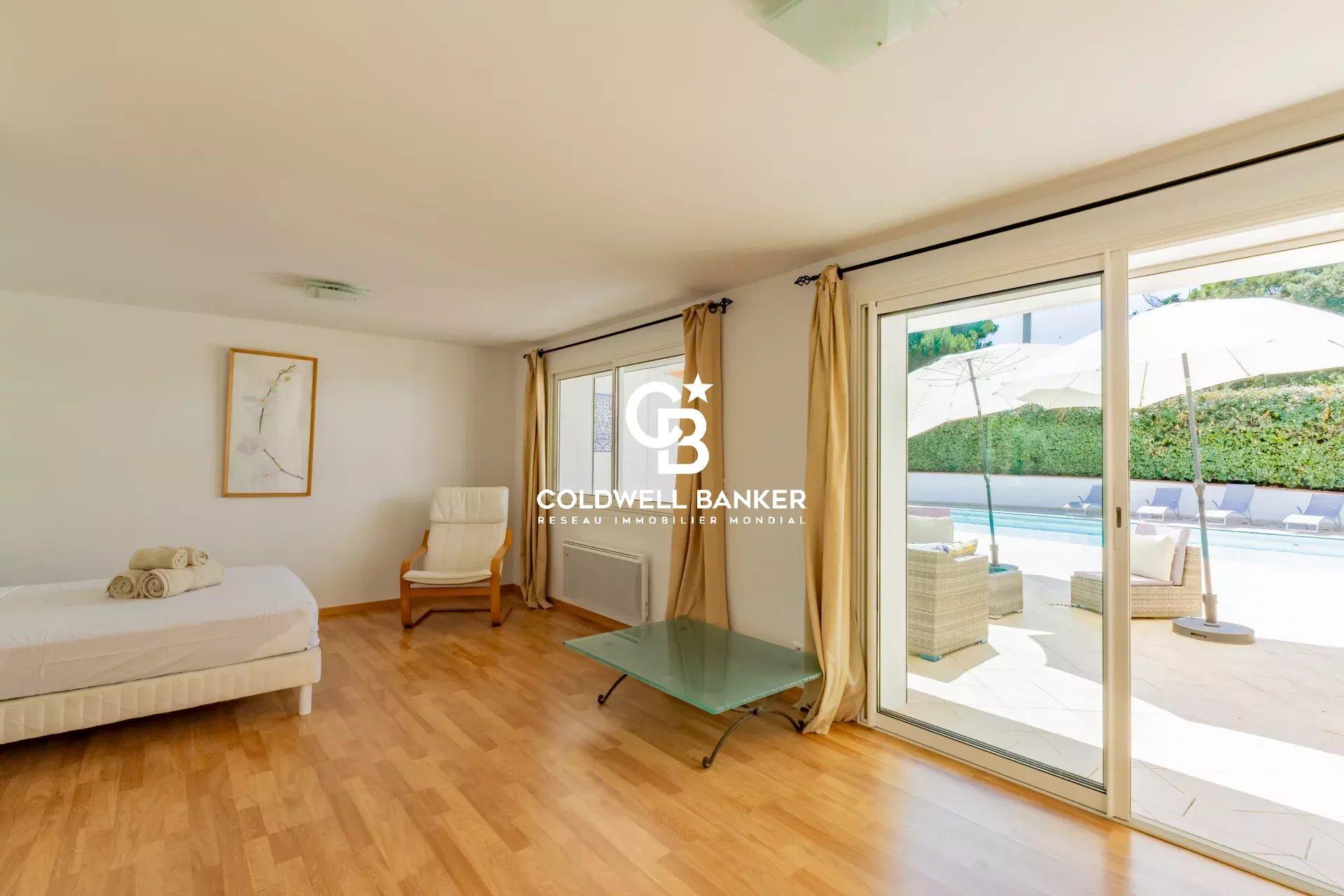 Maison à vendre à Hossegor - villa T6 avec piscine, entre lac et océan