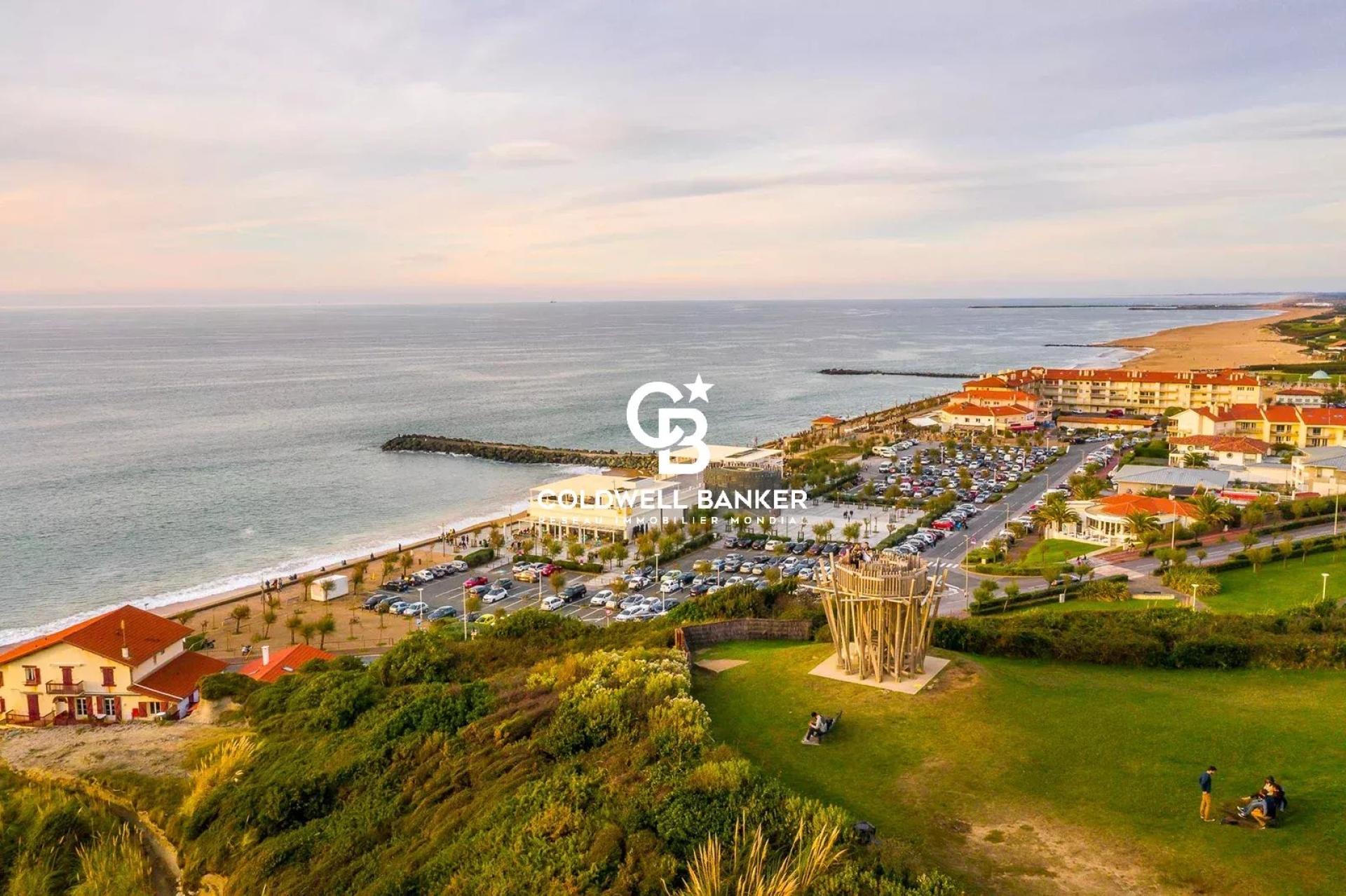 Maison à vendre à Anglet Cinq Cantons - neuve, avec piscine et garage