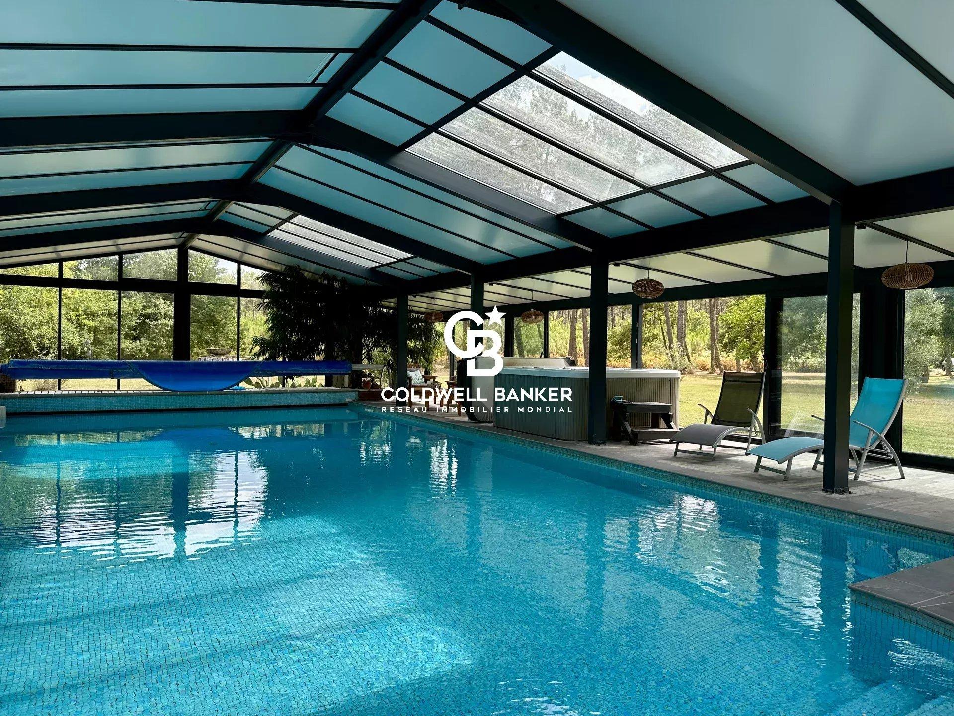 Maison à vendre à 35 minutes des plages – Airial landais avec piscine, tennis et dépendances
