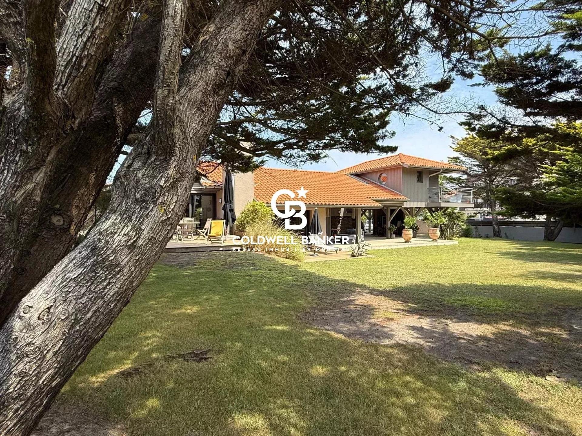 Maison d'architecte à vendre à Hossegor – à 50 mètres de la dune, proche plage et centre-ville