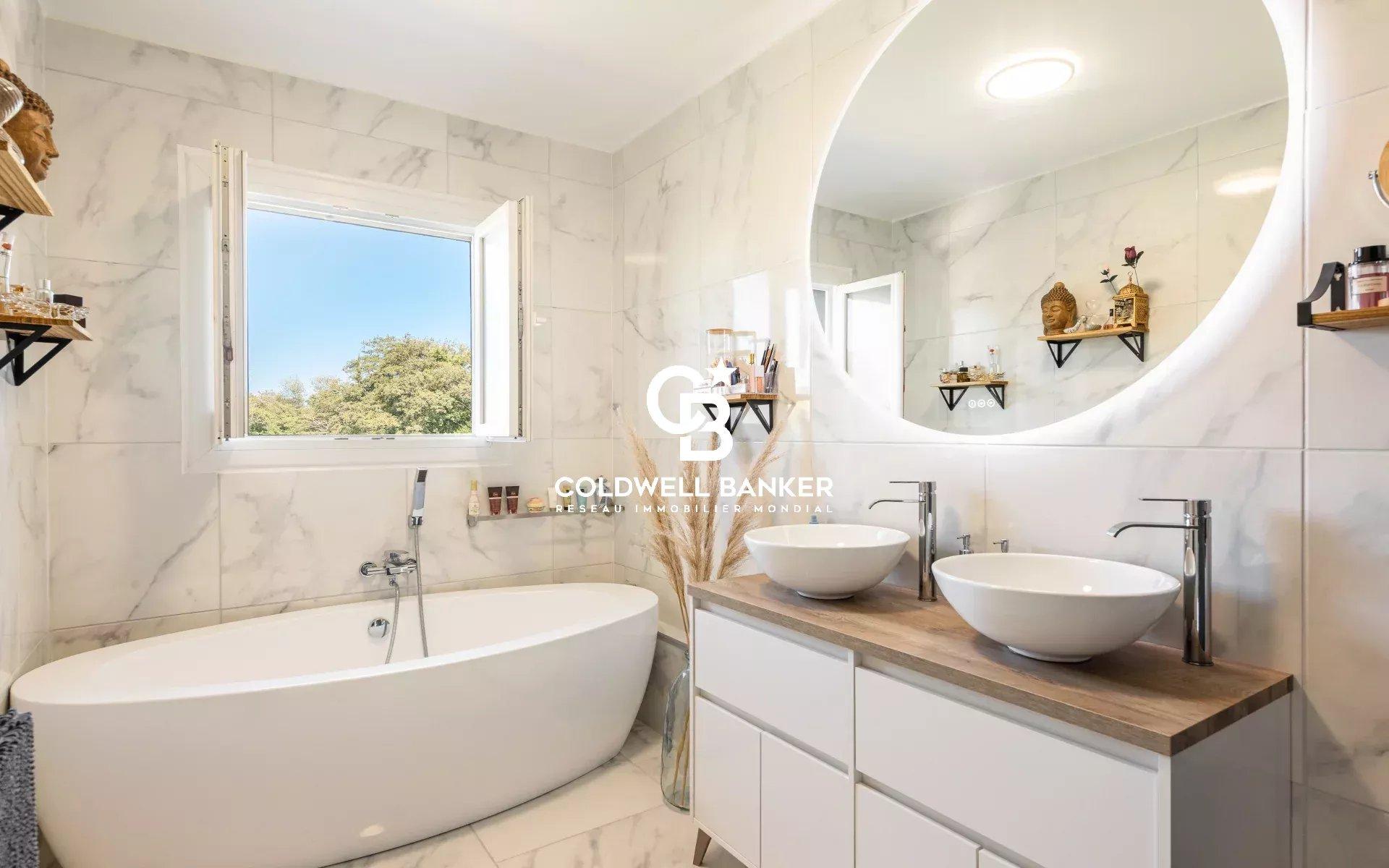 Maison à vendre à Ondres - rénovée, avec piscine et appartement indépendant