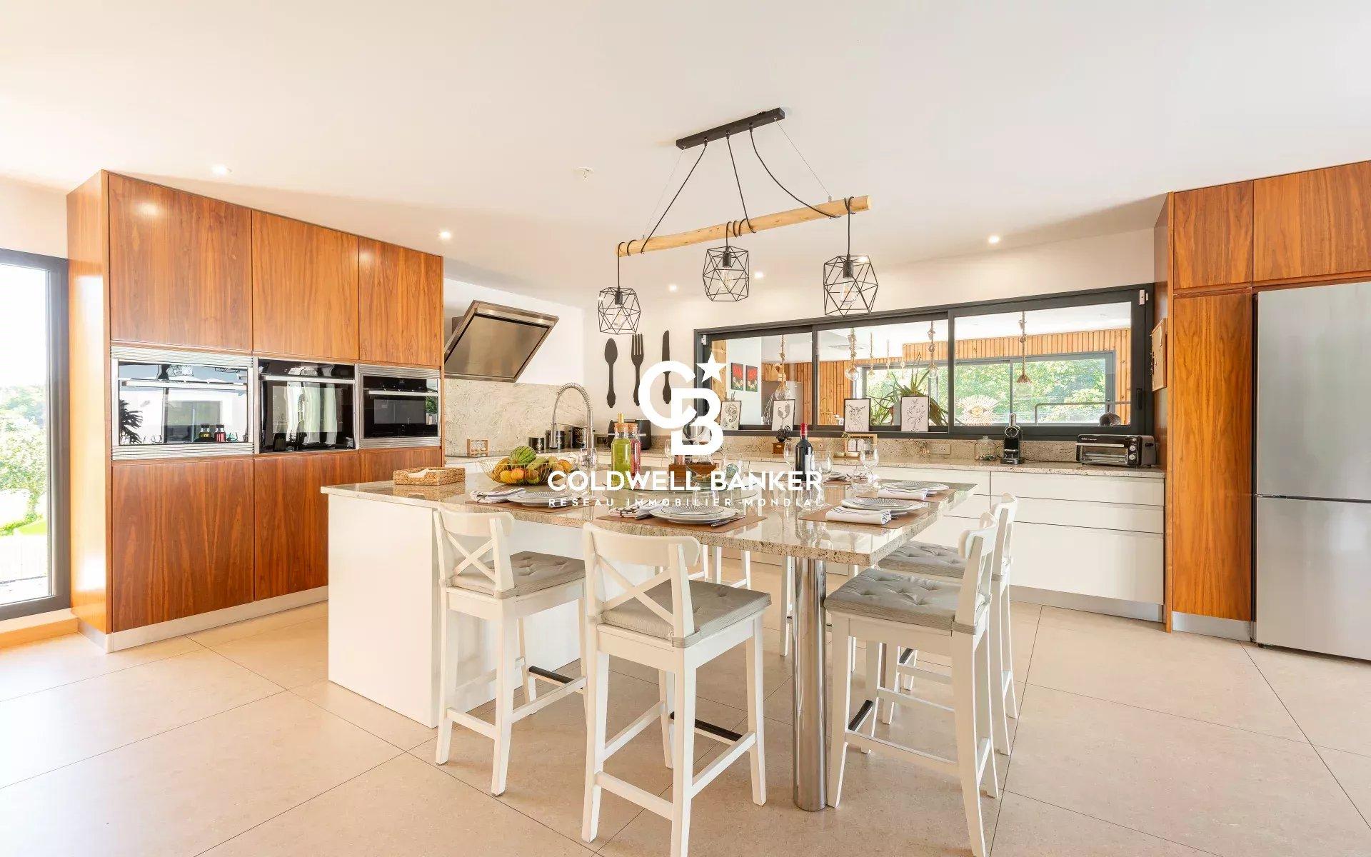 Maison à vendre à Saubrigues – maison contemporaine avec piscine, 4 suites et sous-sol aménagé