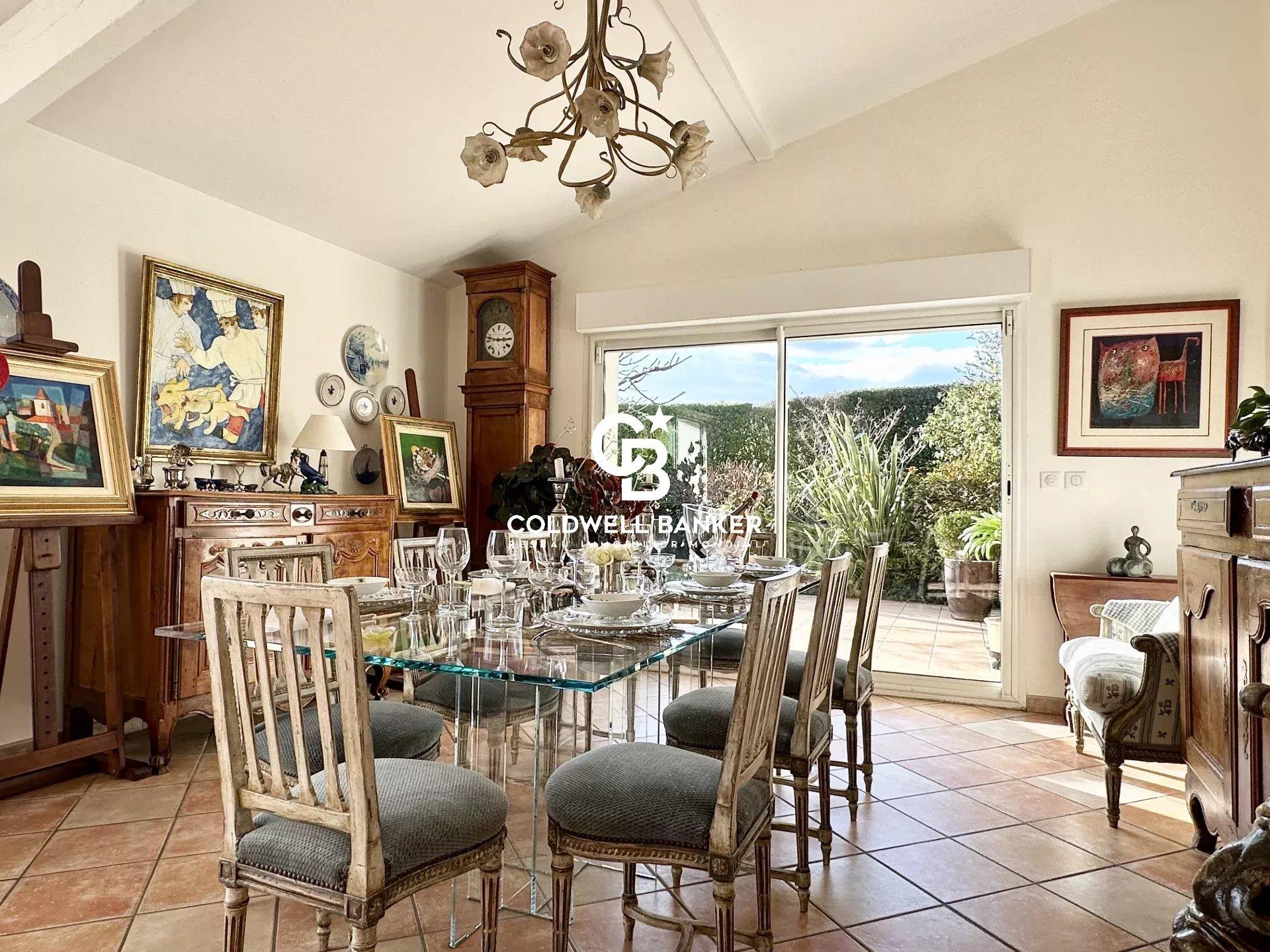 Maison à vendre à Saubrigues – demeure de charme avec jardin paysagé, piscine et six chambres