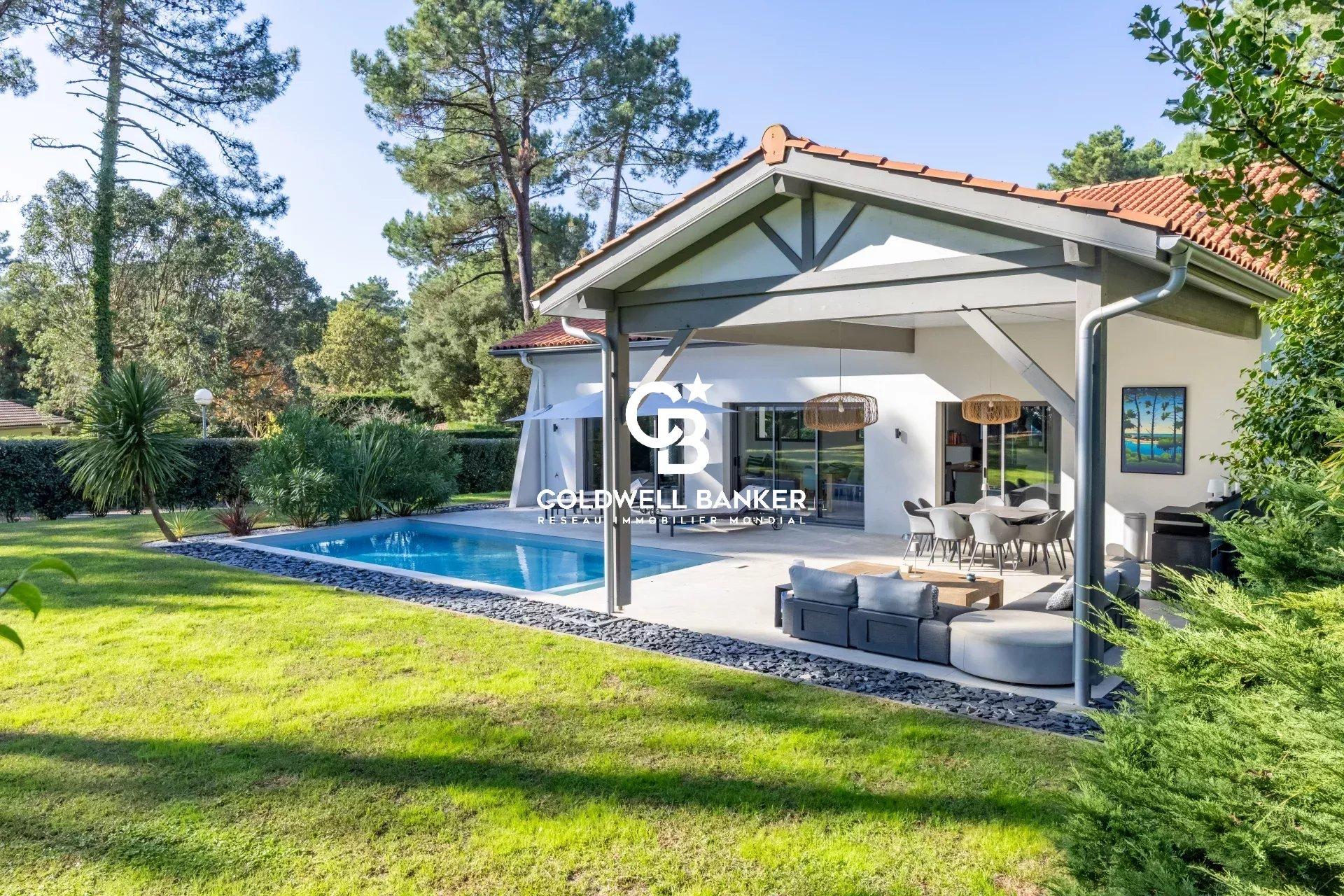 Maison à vendre à Hossegor – villa d'architecte avec 5 chambres, piscine et vue dégagée dans quartier recherché