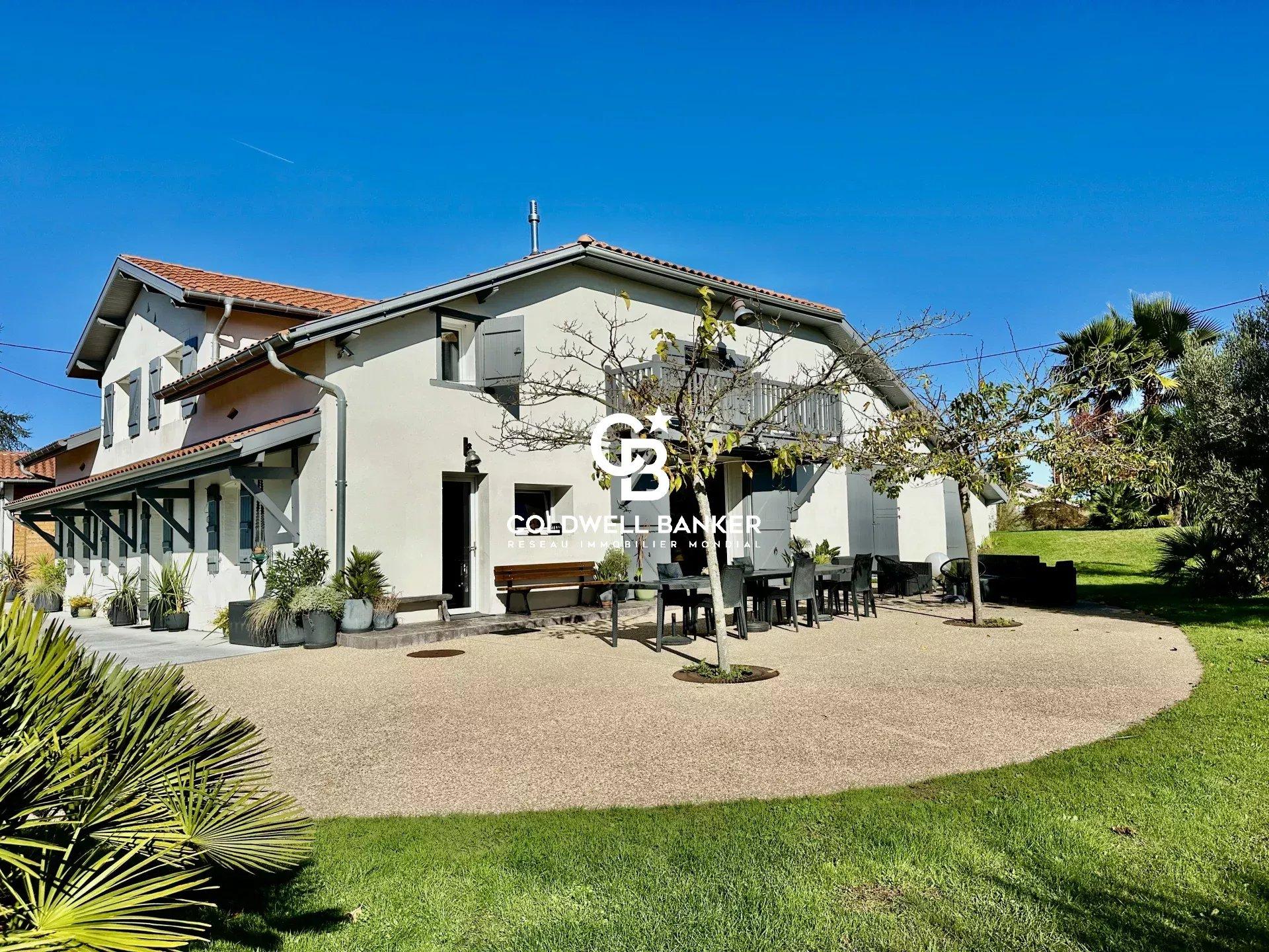 Maison à vendre à Saubrigues – propriété de caractère rénovée avec piscine, parc arboré et dépendances