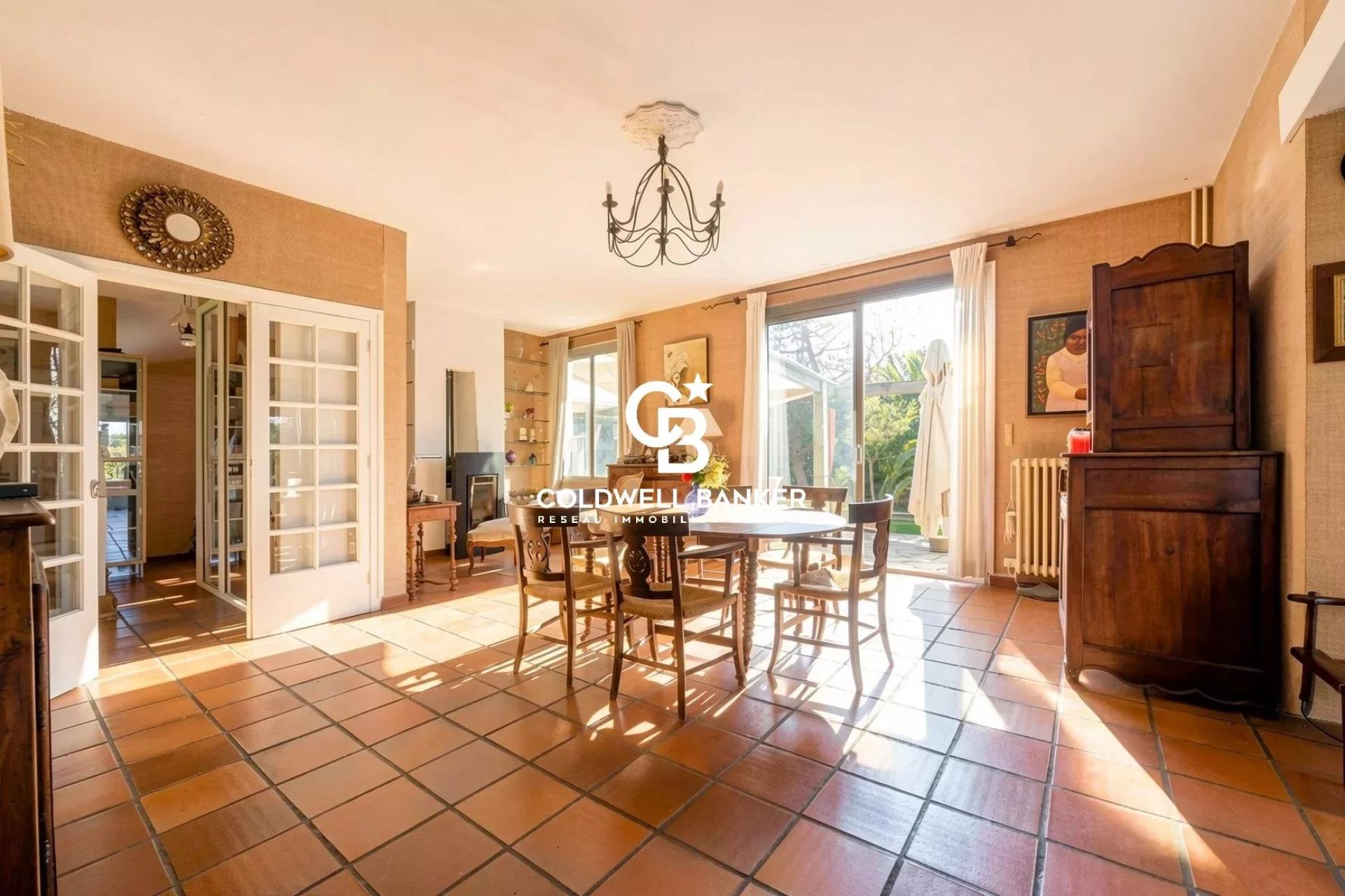 Maison à vendre à Hossegor – d’architecte proche plages et lac, 7 chambres, piscine et grand jardin