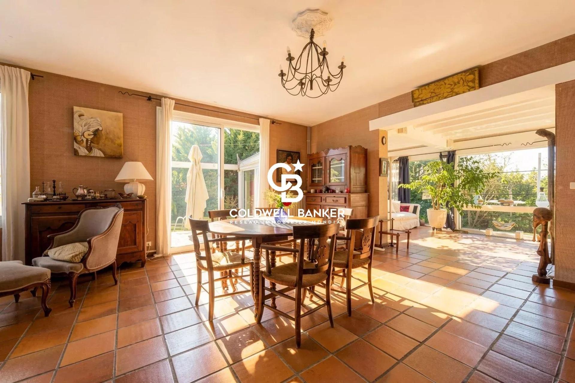 Maison à vendre à Hossegor – d’architecte proche plages et lac, 7 chambres, piscine et grand jardin