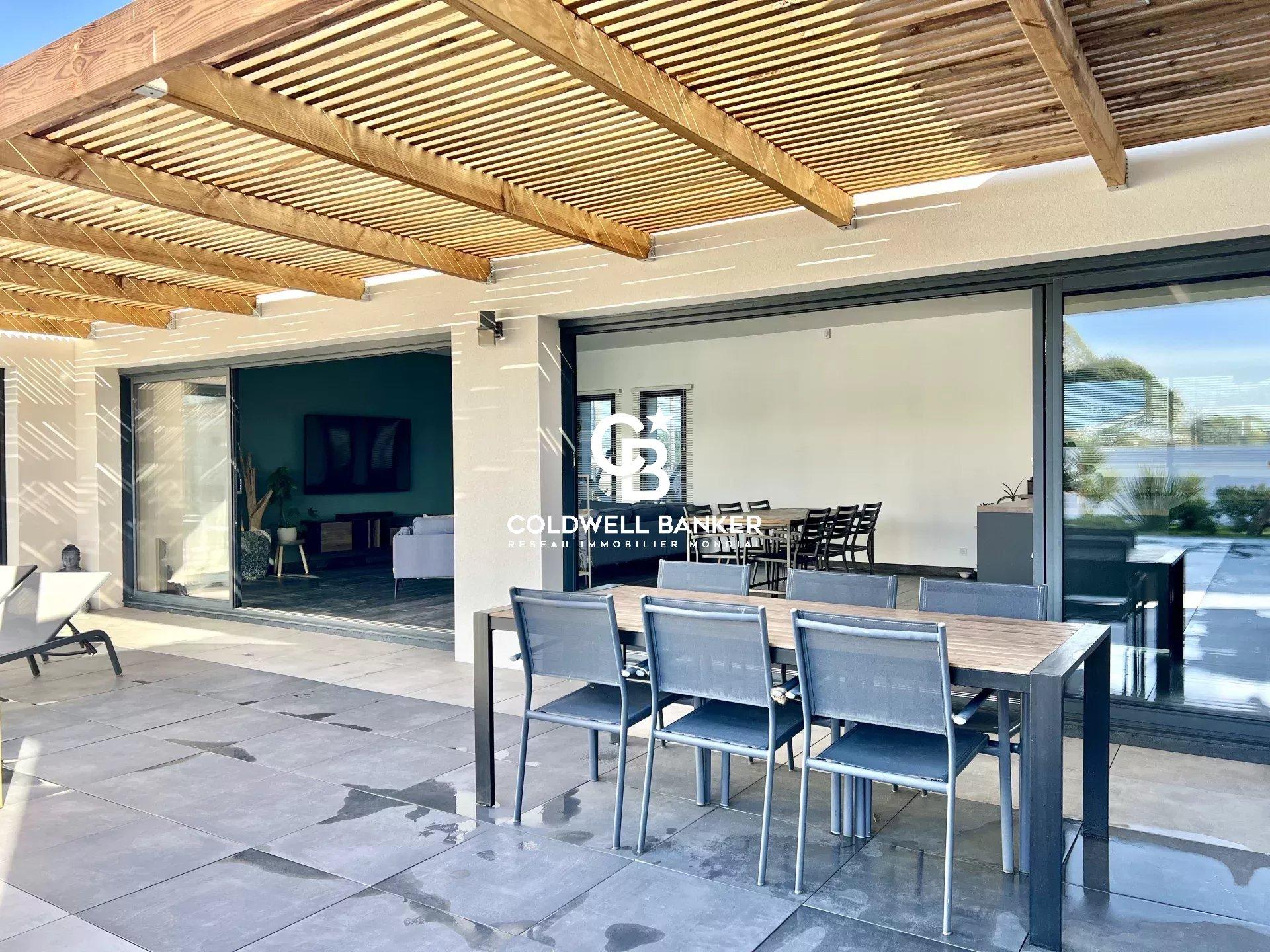 Maison à vendre à Saint-Geours-de-Maremne – contemporaine de plain-pied avec dépendance, piscine et jacuzzi